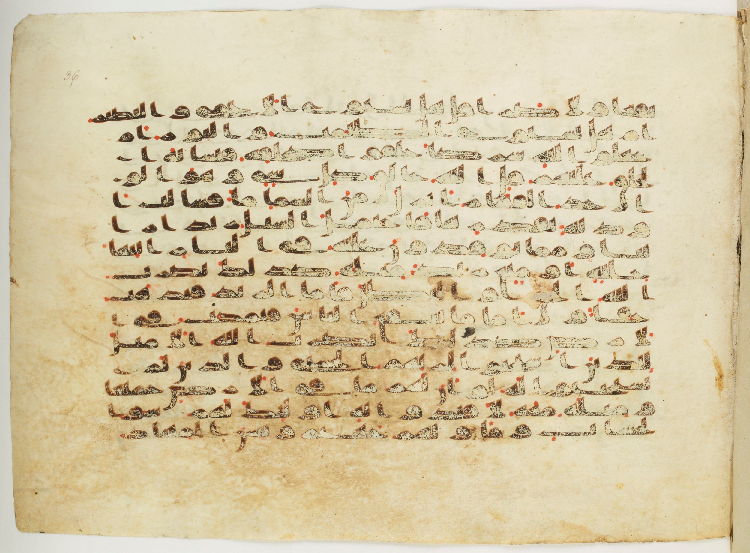 Paris, Bibliothèque nationale de France, Arabe 333 (c) (Scan 2), in Kufic C.III script, showing Surah 13:16 from Late 8th to 9th Century AD found in Fustat (Old Cairo), Egypt, currently housed at Bibliothèque nationale de France, Paris