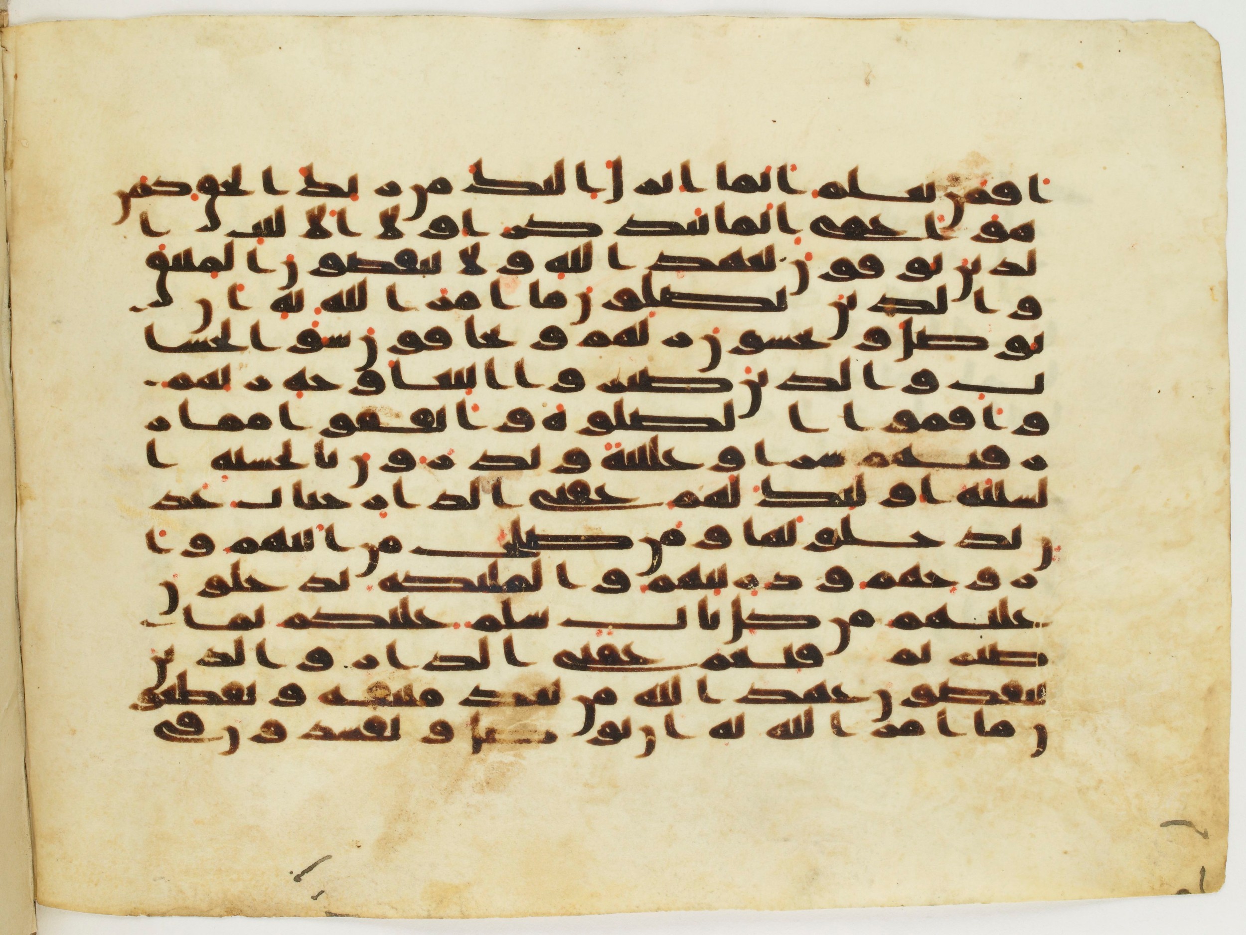 Paris, Bibliothèque nationale de France, Arabe 333 (c), in Kufic C.III script, showing Surah 13:23 from Late 8th to 9th Century AD found in Fustat (Old Cairo), Egypt, currently housed at Bibliothèque nationale de France, Paris