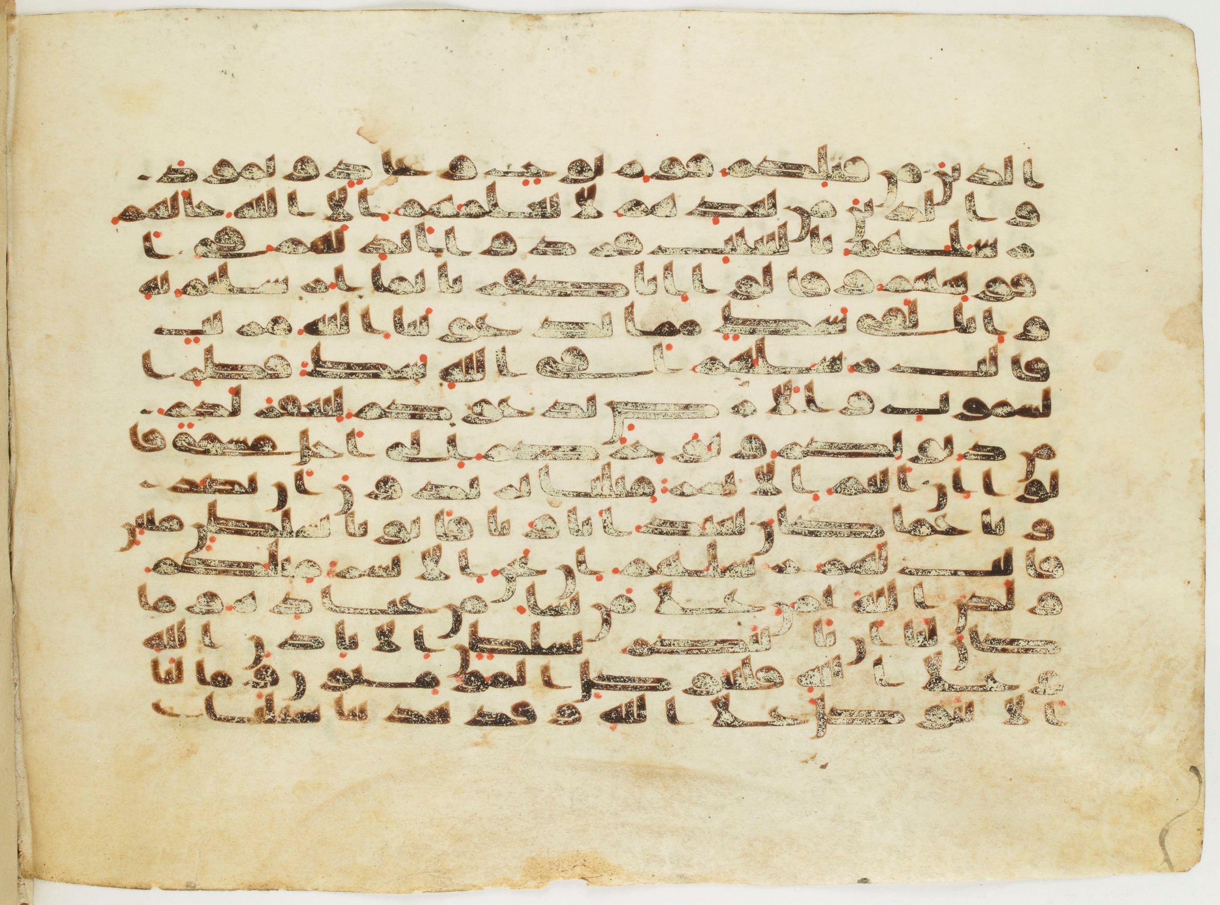 Paris, Bibliothèque nationale de France, Arabe 333 (c) (Scan 2), in Kufic C.III script, showing Surah 14:9 from Late 8th to 9th Century AD found in Fustat (Old Cairo), Egypt, currently housed at Bibliothèque nationale de France, Paris