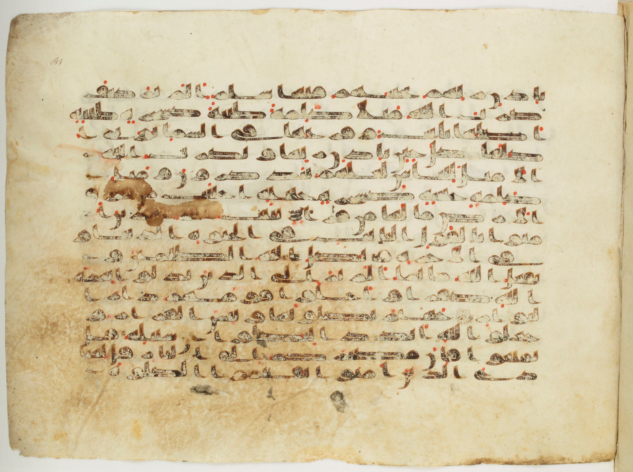 Paris, Bibliothèque nationale de France, Arabe 333 (c), in Kufic C.III script, showing Surah 14:28 from Late 8th to 9th Century AD found in Fustat (Old Cairo), Egypt, currently housed at Bibliothèque nationale de France, Paris
