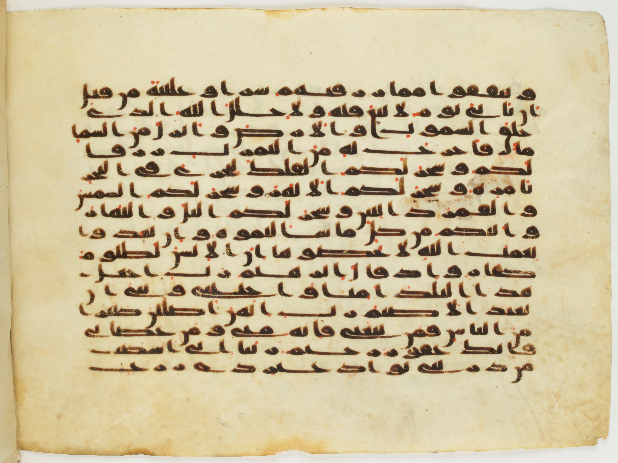 Paris, Bibliothèque nationale de France, Arabe 333 (c), in Kufic C.III script, showing Surah 14:32 from Late 8th to 9th Century AD found in Fustat (Old Cairo), Egypt, currently housed at Bibliothèque nationale de France, Paris
