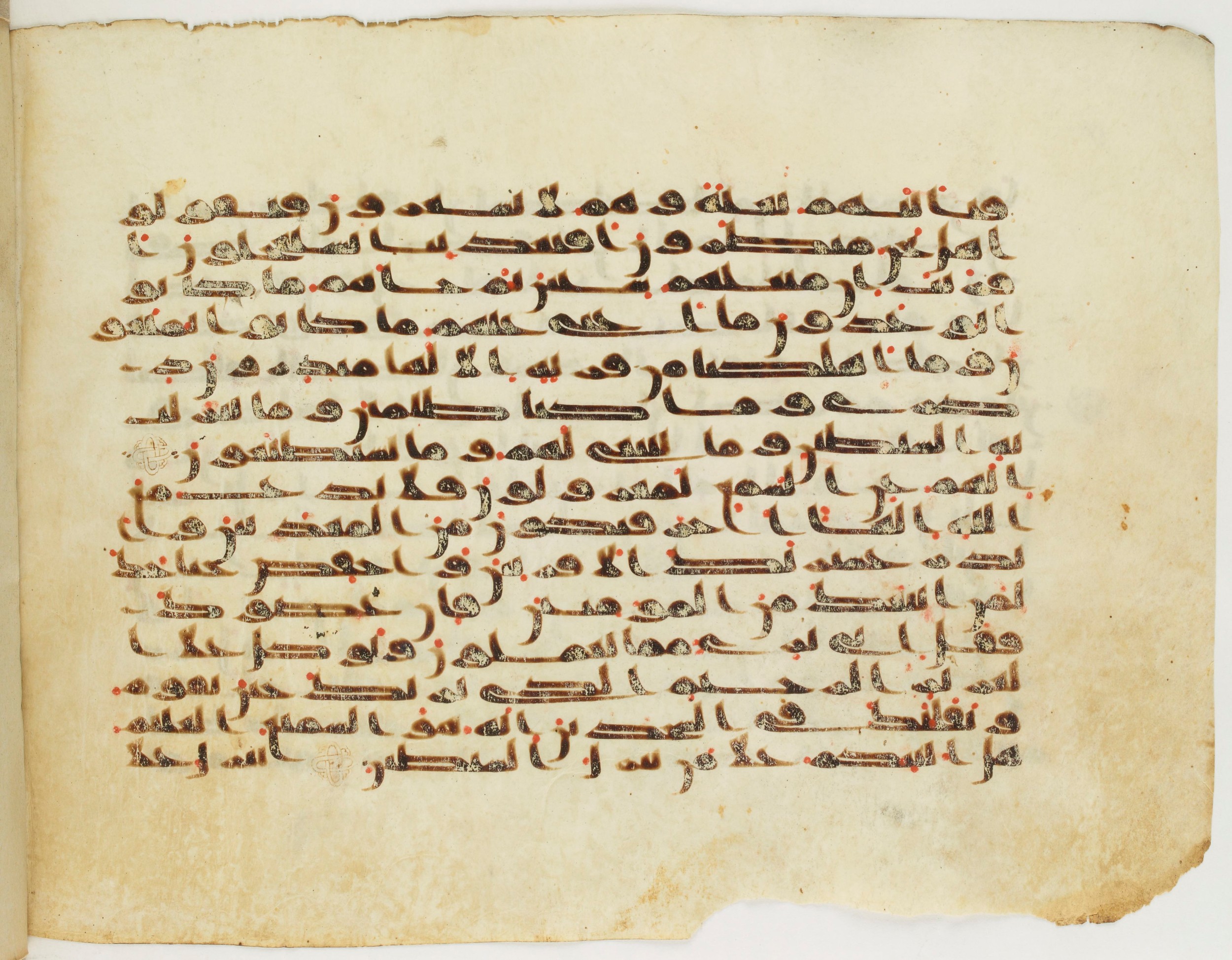Paris, Bibliothèque nationale de France, Arabe 333 (c), in Kufic C.III script, showing Surah 26:210 from Late 8th to 9th Century AD found in Fustat (Old Cairo), Egypt, currently housed at Bibliothèque nationale de France, Paris