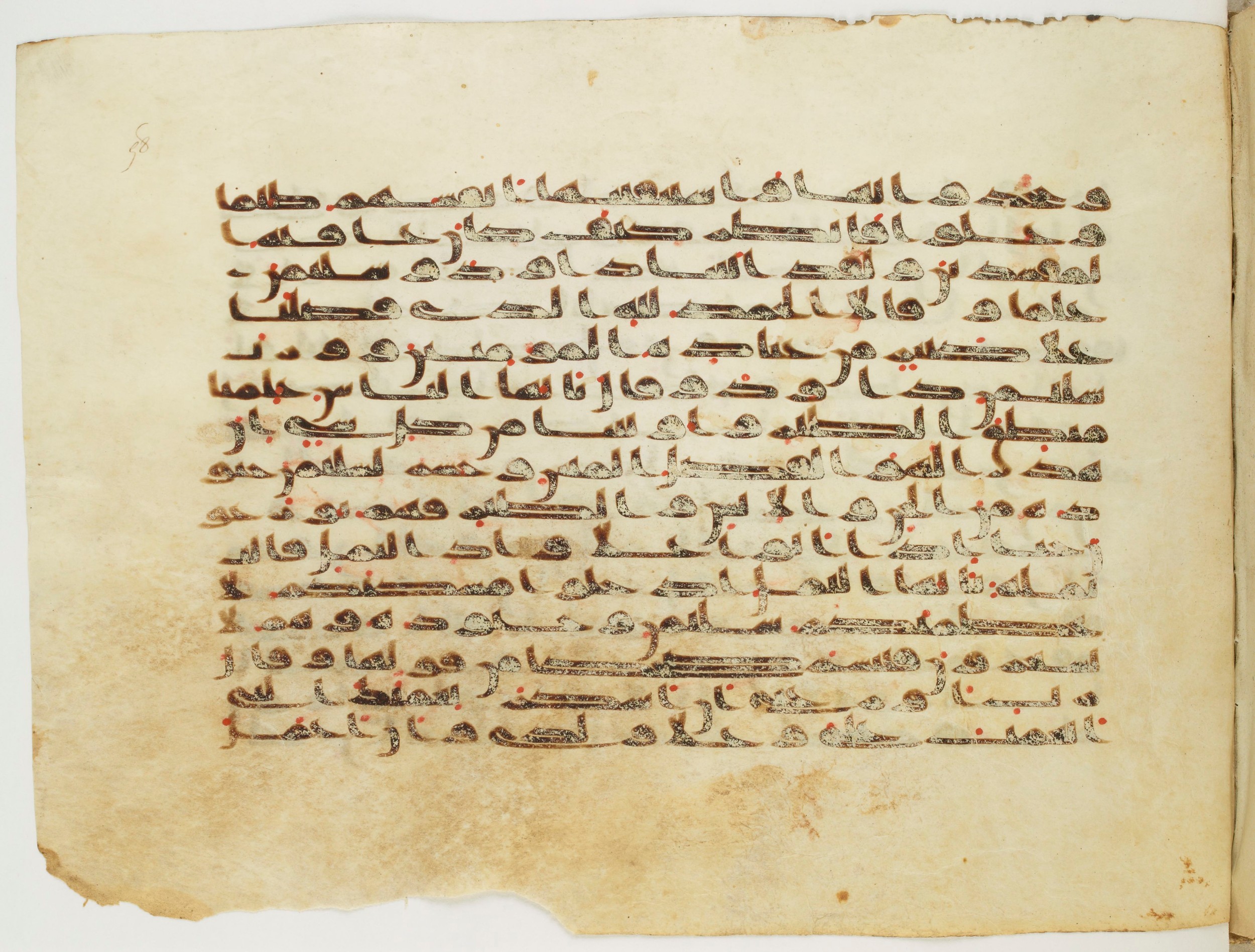 Paris, Bibliothèque nationale de France, Arabe 333 (c) (Scan 1), in Kufic C.III script, showing Surah 27:19 from Late 8th to 9th Century AD found in Fustat (Old Cairo), Egypt, currently housed at Bibliothèque nationale de France, Paris