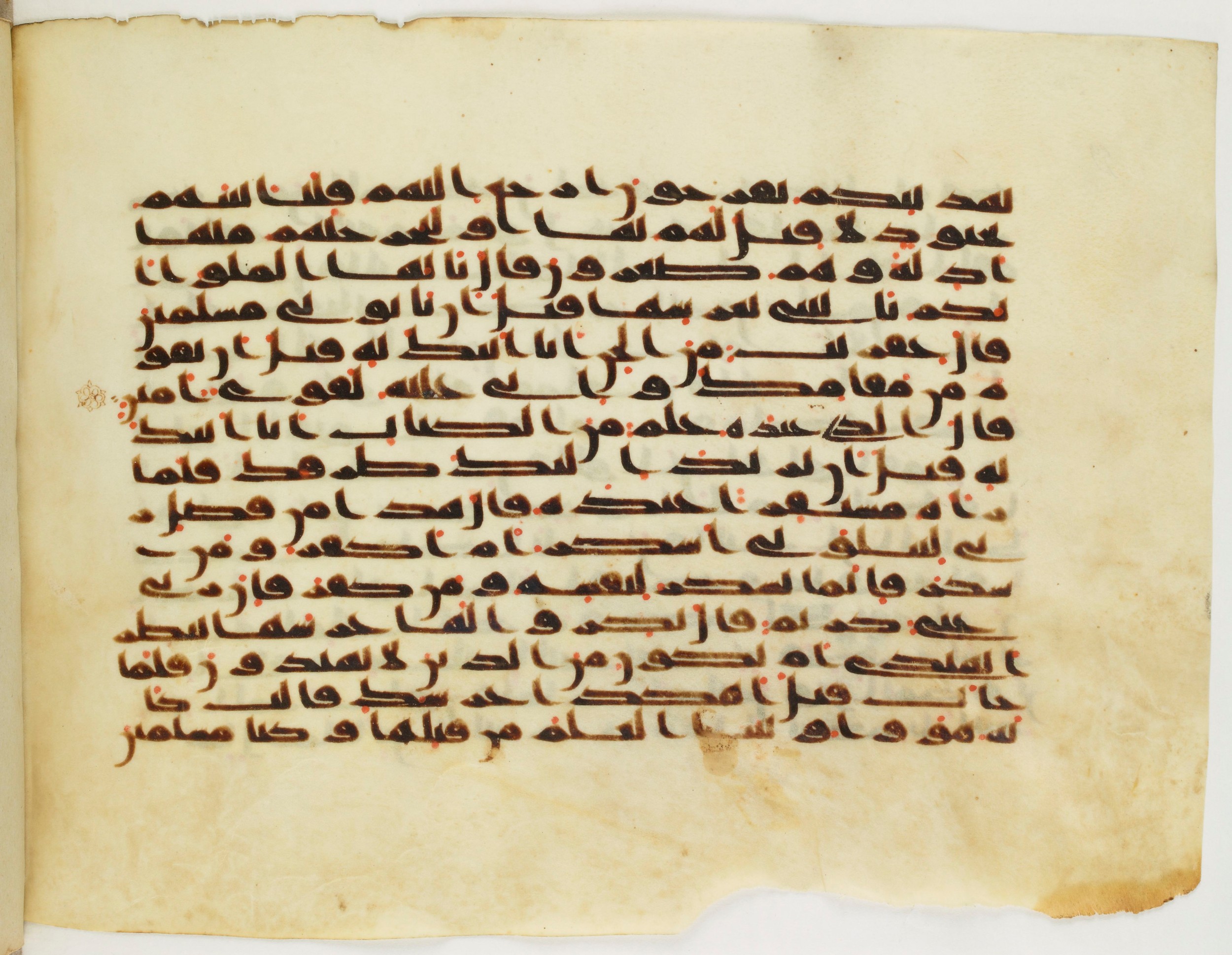 Paris, Bibliothèque nationale de France, Arabe 333 (c), in Kufic C.III script, showing Surah 27:39 from Late 8th to 9th Century AD found in Fustat (Old Cairo), Egypt, currently housed at Bibliothèque nationale de France, Paris
