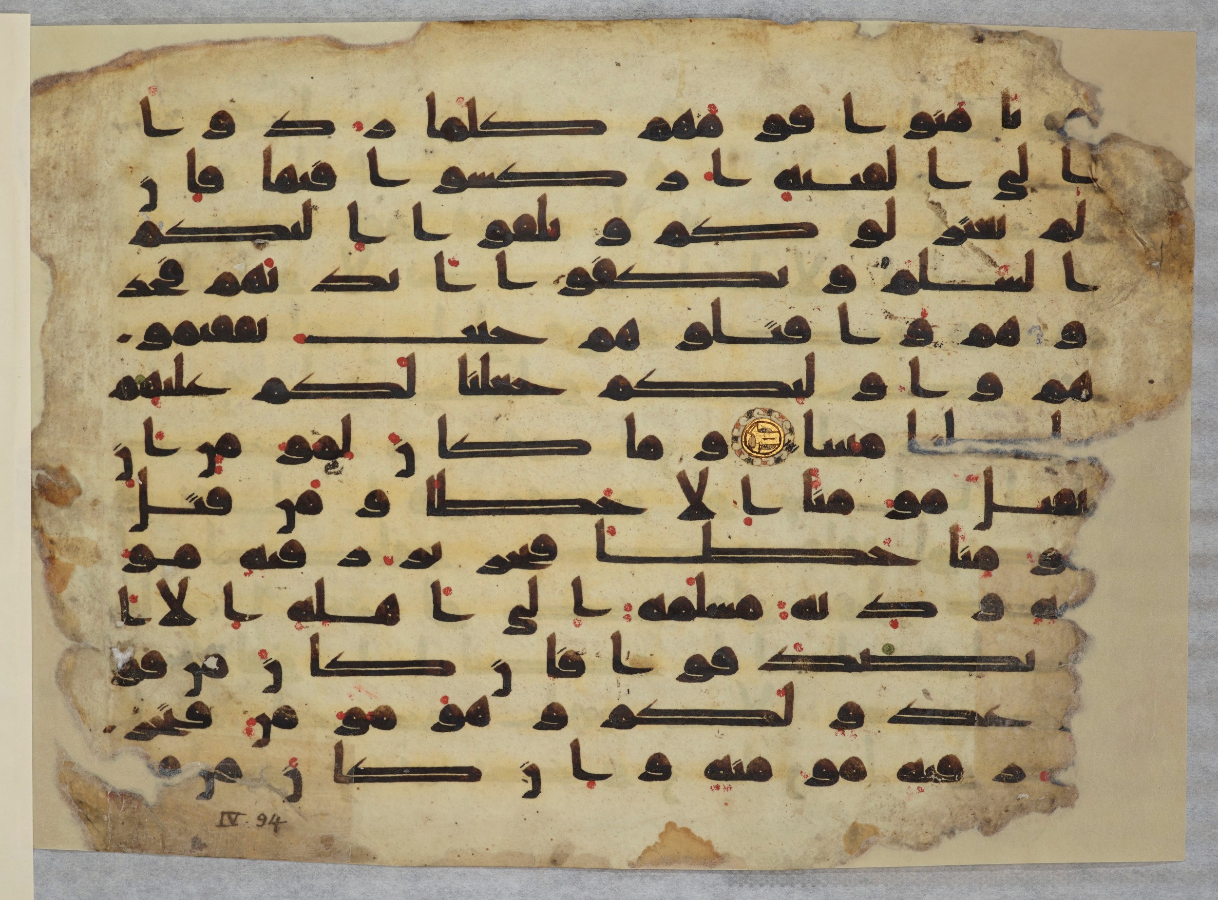 Paris, Bibliothèque nationale de France, Arabe 334 (f) (Scan 4), in kūfī D.IV script, showing Surah 4:91 from 8th to 9th Century AD found in al-Fusṭāṭ (Old Cairo), Egypt, currently housed at Bibliothèque nationale de France, Paris