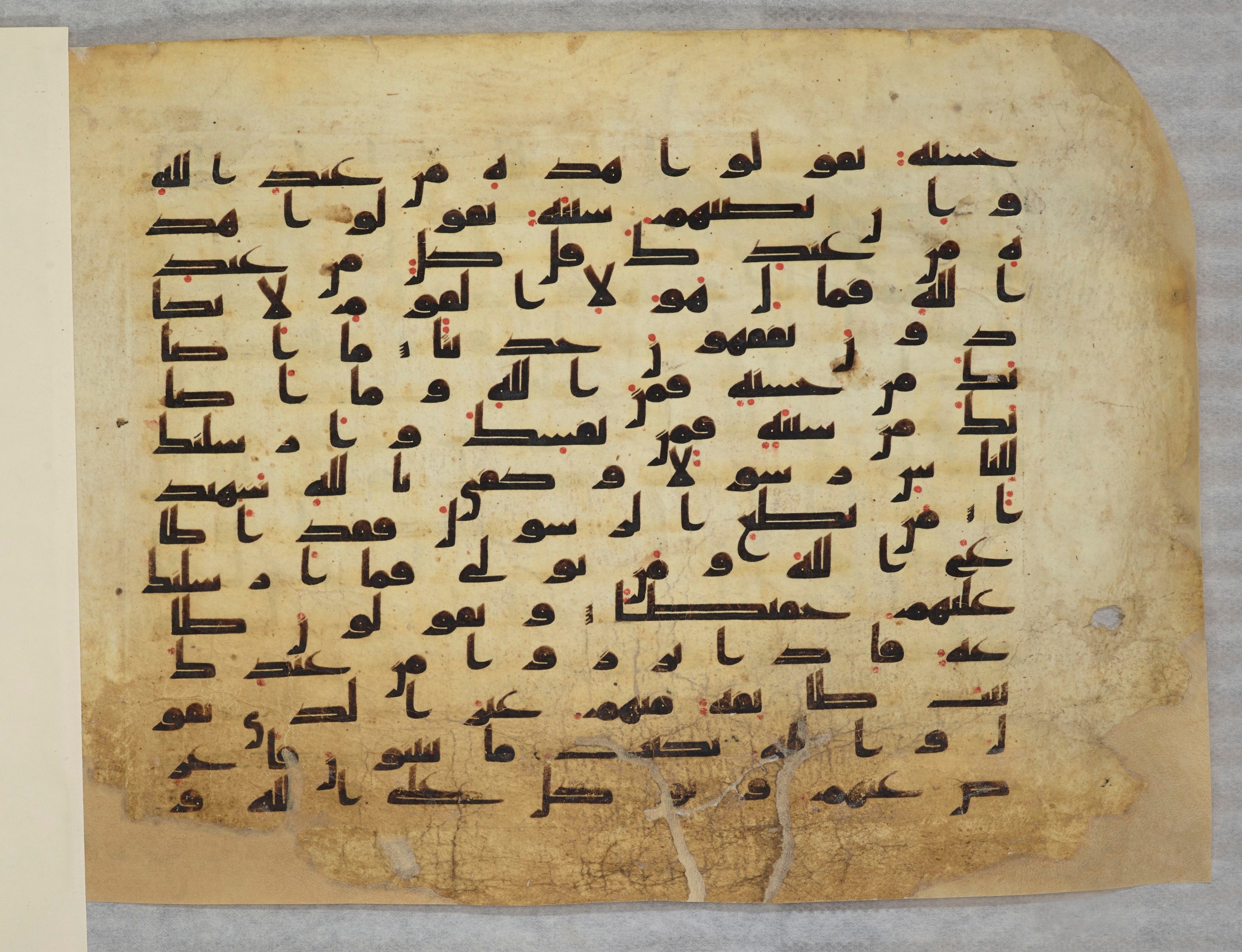 Paris, Bibliothèque nationale de France, Arabe 334 (h) (Scan 2), in Kufic B.II script, showing Surah 4:79 from 8th to 9th Century AD found in Fustat (Old Cairo), Egypt, currently housed at Bibliothèque nationale de France, Paris