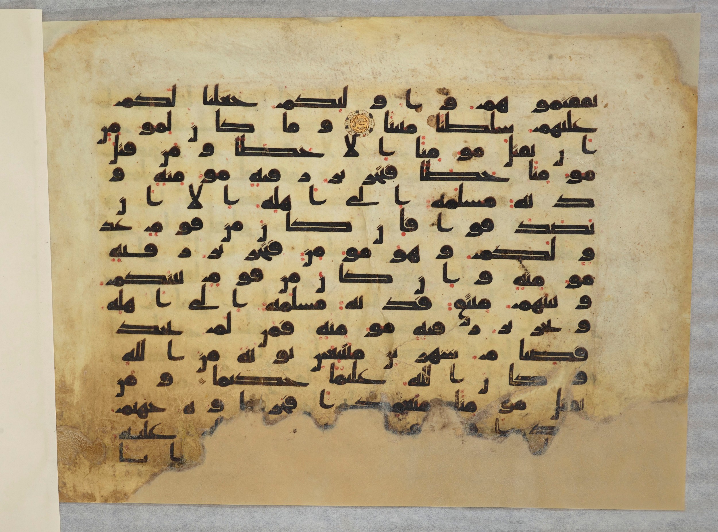 Paris, Bibliothèque nationale de France, Arabe 334 (h) (Scan 4), in Kufic B.II script, showing Surah 4:91 from 8th to 9th Century AD found in Fustat (Old Cairo), Egypt, currently housed at Bibliothèque nationale de France, Paris