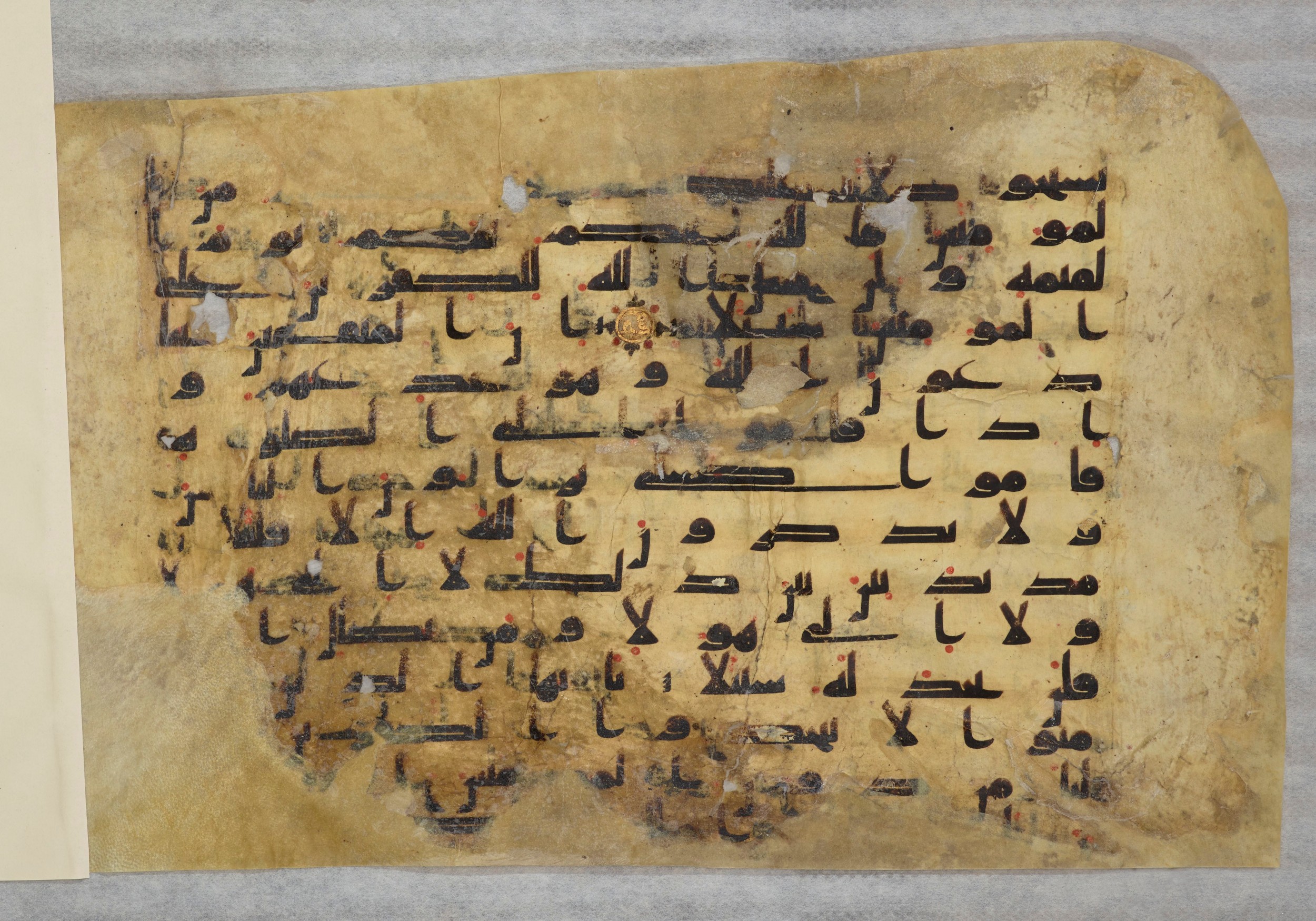 Paris, Bibliothèque nationale de France, Arabe 334 (h) (Scan 4), in Kufic B.II script, showing Surah 4:141 from 8th to 9th Century AD found in Fustat (Old Cairo), Egypt, currently housed at Bibliothèque nationale de France, Paris