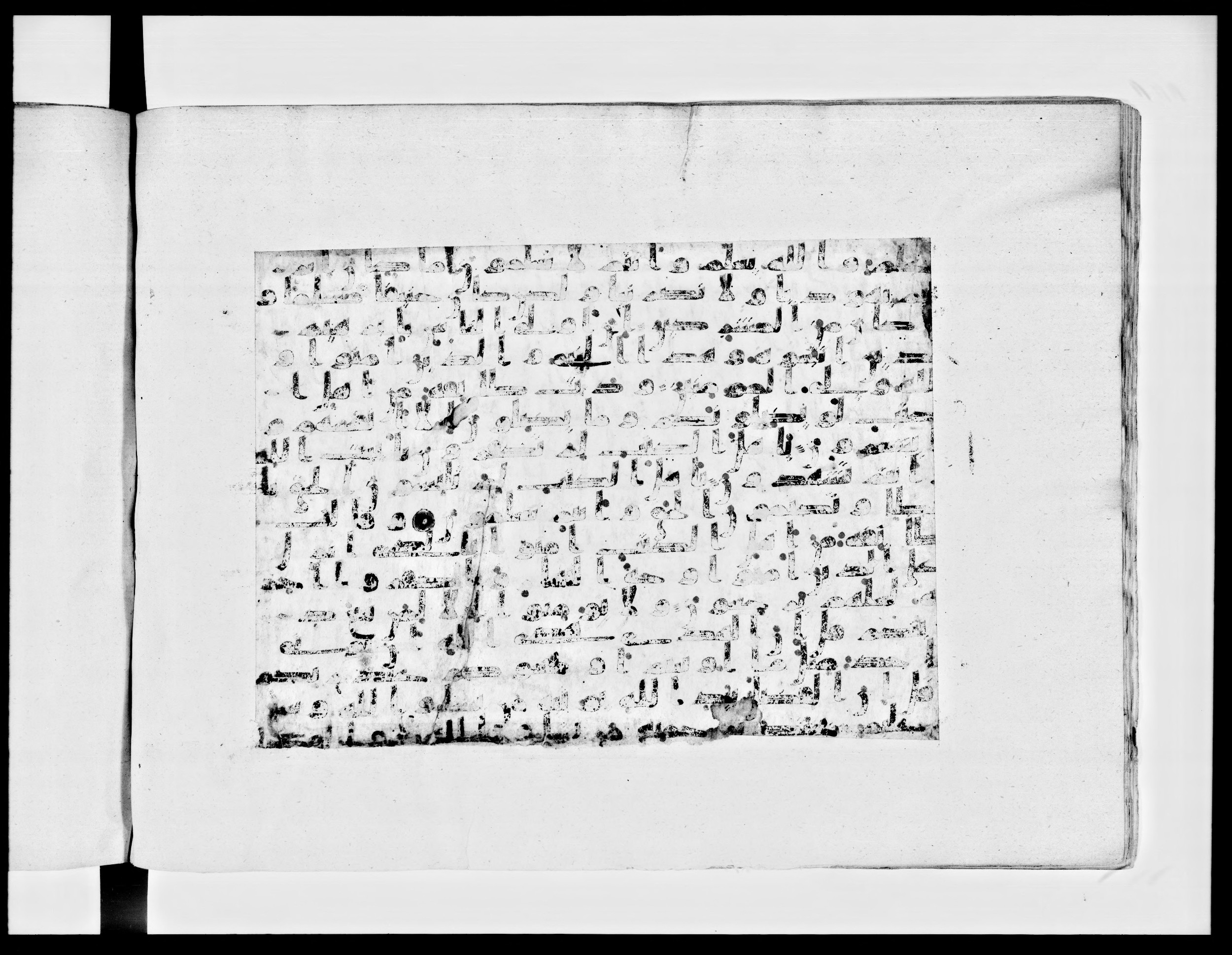 BnF Arabe 334 (i) (Scan 1), in Kūfī C.Ia script, showing Surah 3:71 from 8th to 9th Century AD found in Fustat (Old Cairo), Egypt, currently housed at Bibliothèque nationale de France, Paris