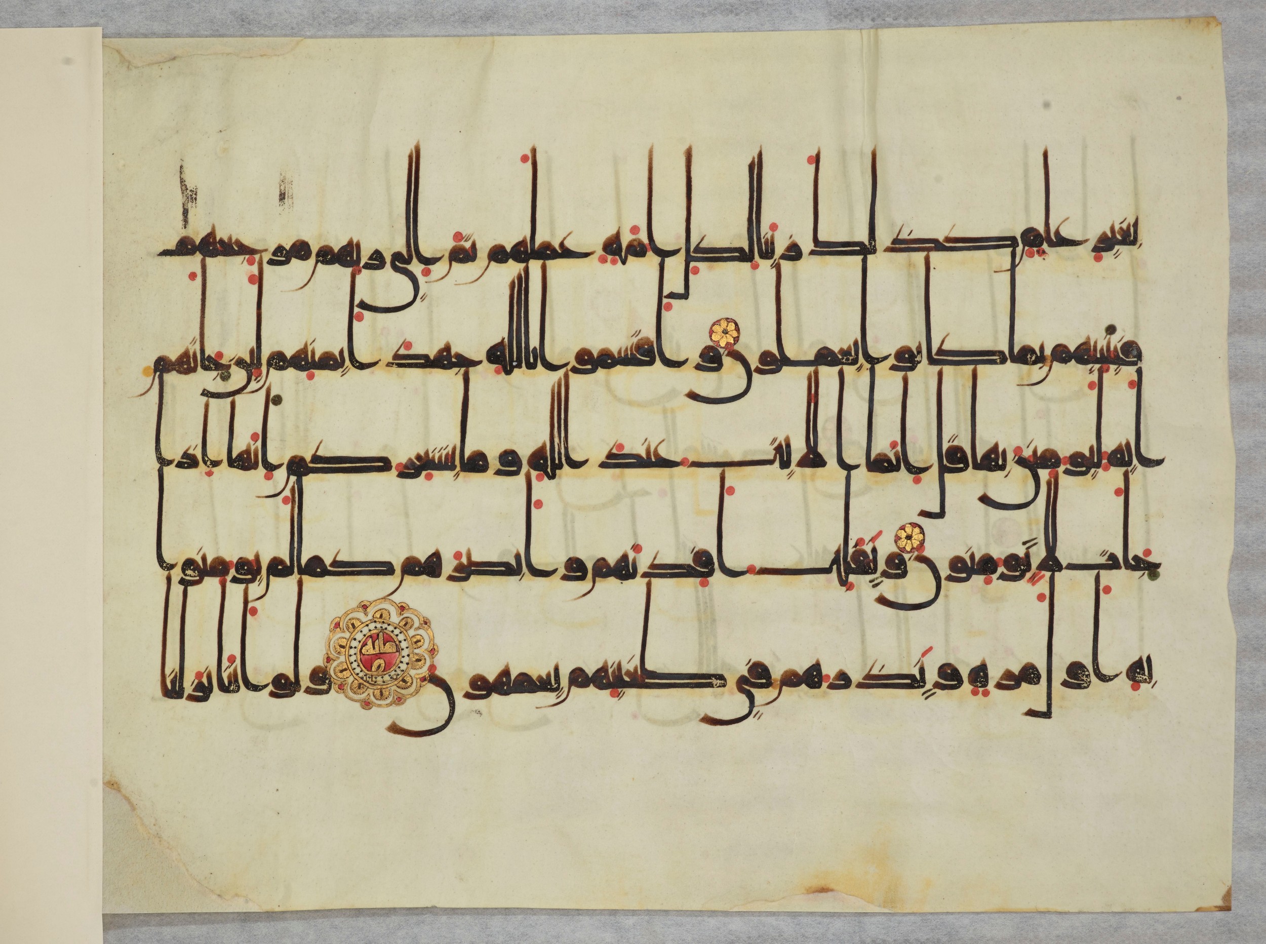 Arabe 334 (j) (Scan 2), in D V c script, showing Surah 6:110 from 9th to 10th Century AD found in Fustat (Old Cairo), Egypt, currently housed at Bibliothèque nationale de France, Paris