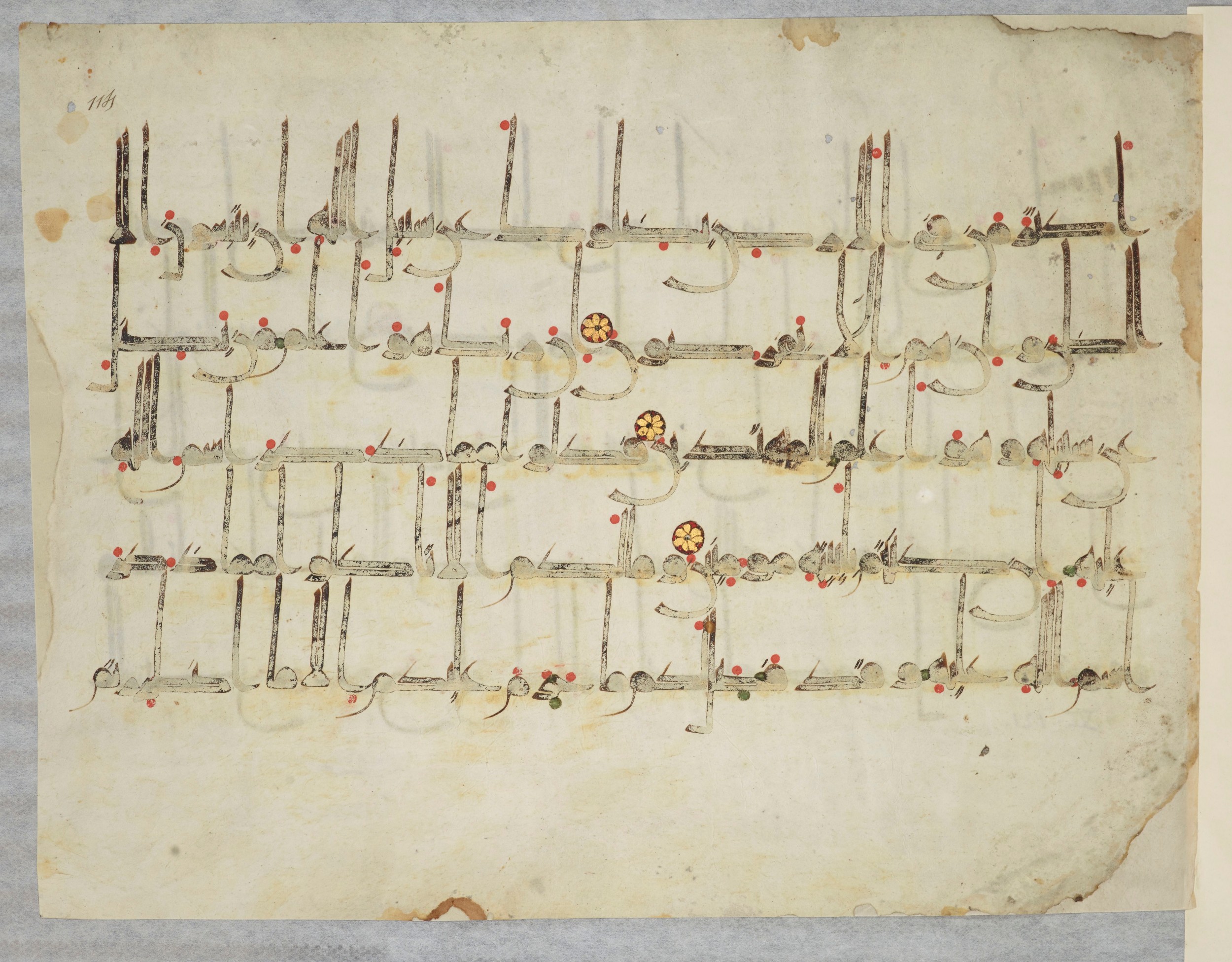 Arabe 334 (j) (Scan 4), in D V c script, showing Surah 6:116 from 9th to 10th Century AD found in Fustat (Old Cairo), Egypt, currently housed at Bibliothèque nationale de France, Paris