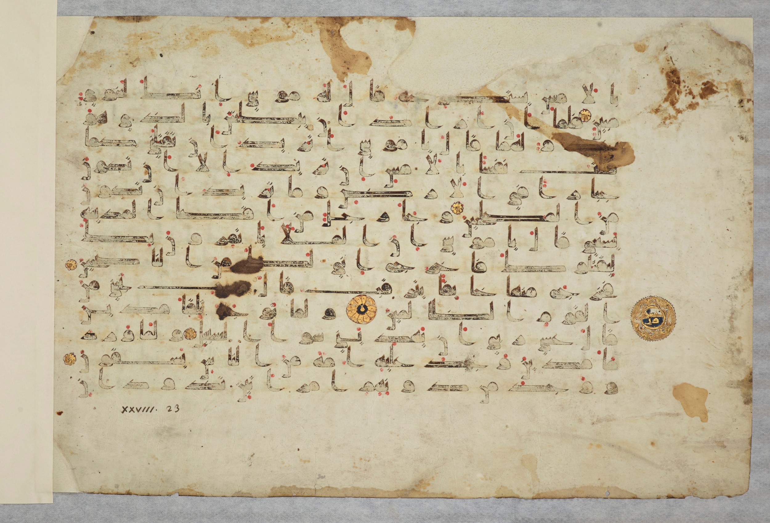 Paris, Bibliothèque nationale de France, Arabe 334 (k) (Scan 2), in Kūfī D.I script, showing Surah 28:23 from Mid 8th to Late 9th Century AD found in Fustat (Old Cairo), Egypt, currently housed at Bibliothèque nationale de France, Paris