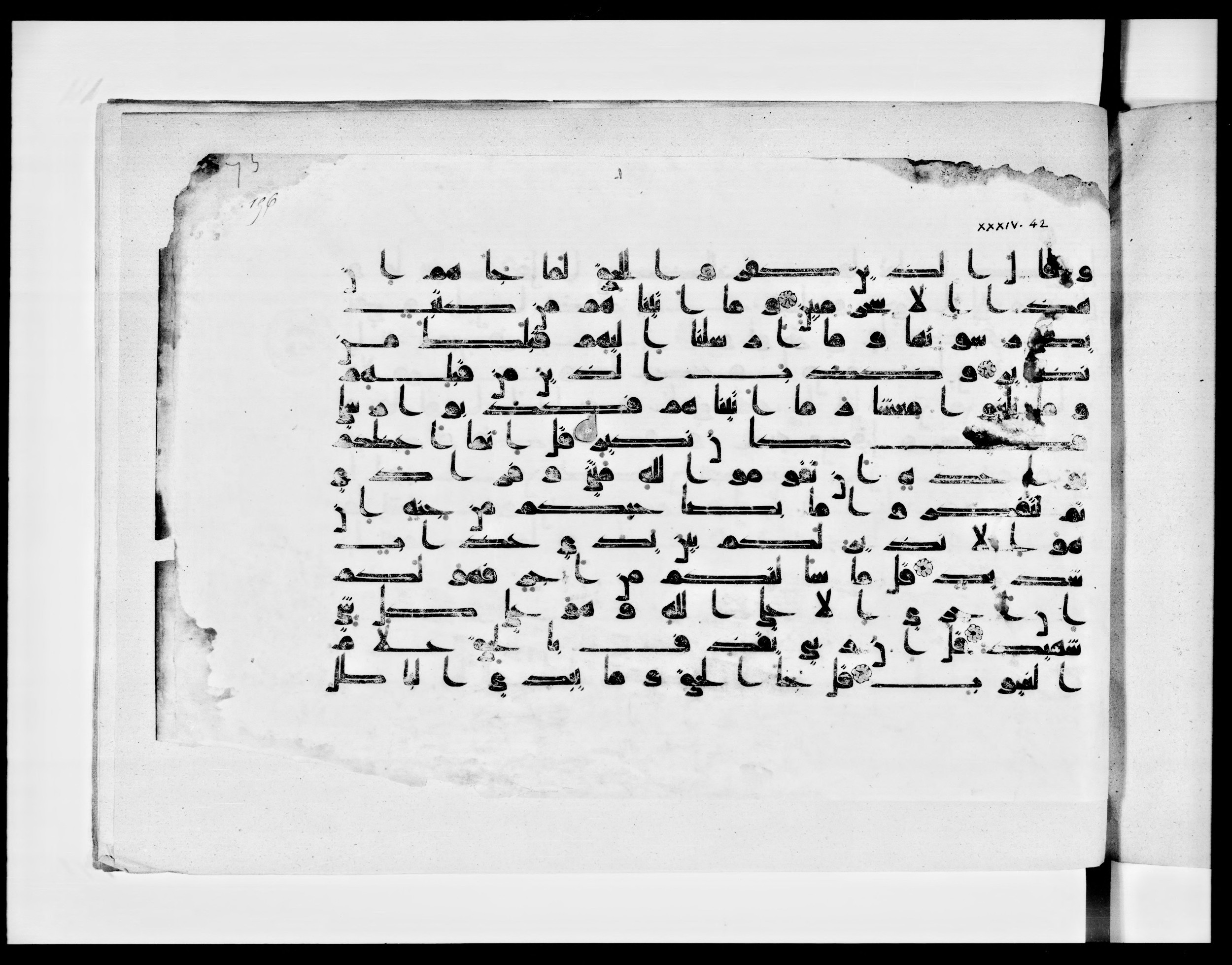 Paris, Bibliothèque nationale de France, Arabe 334 (k) (Scan 1), in Kūfī D.I script, showing Surah 34:46 from Mid 8th to Late 9th Century AD found in Fustat (Old Cairo), Egypt, currently housed at Bibliothèque nationale de France, Paris