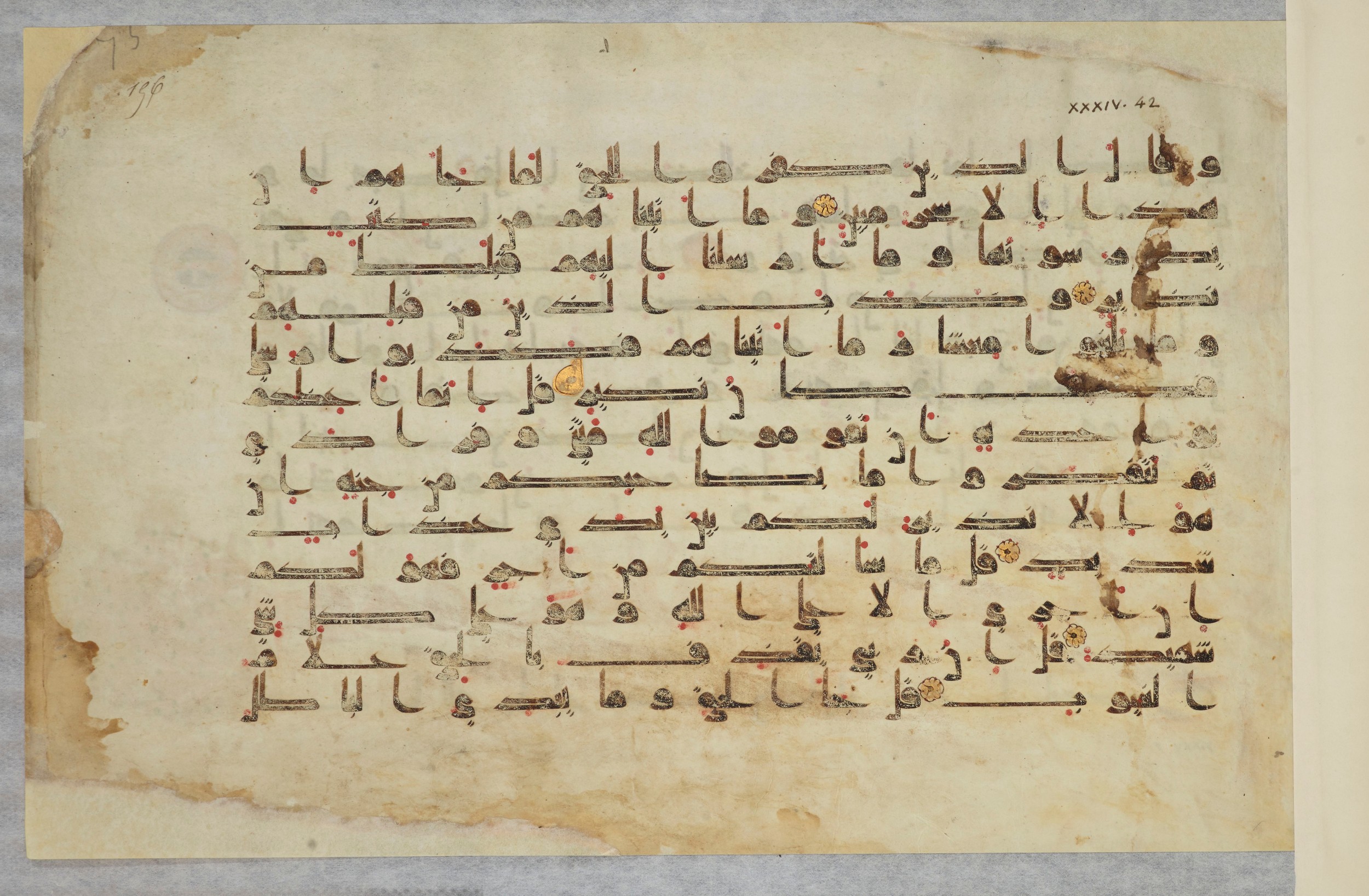 Paris, Bibliothèque nationale de France, Arabe 334 (k) (Scan 2), in Kūfī D.I script, showing Surah 34:46 from Mid 8th to Late 9th Century AD found in Fustat (Old Cairo), Egypt, currently housed at Bibliothèque nationale de France, Paris