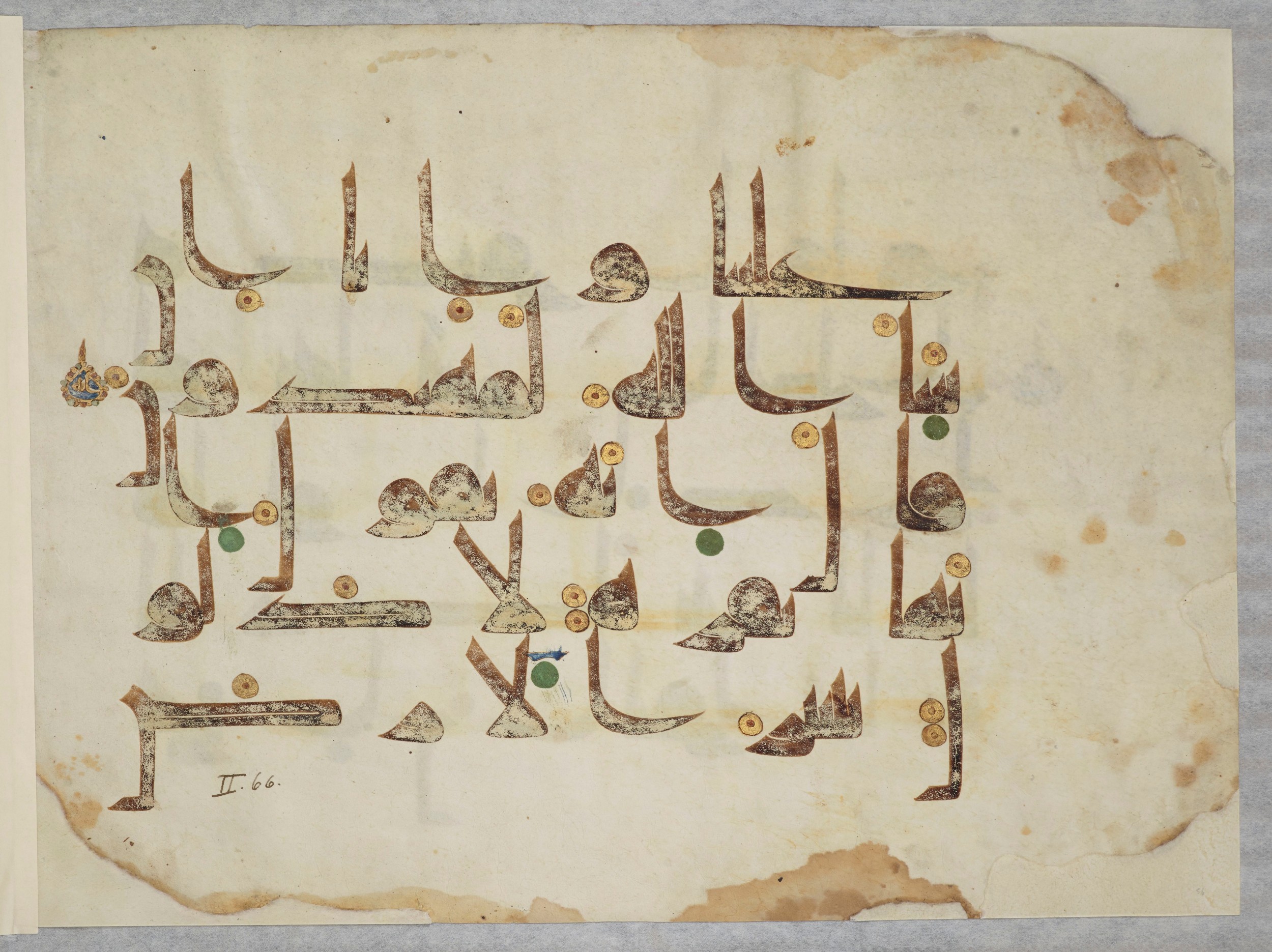 Paris, Bibliothèque nationale de France, Arabe 334 (l) (Scan 2), in Kūfī D.III script, showing Surah 2:71 from Mid 8th to Late 9th Century AD found in Fustat (Old Cairo), Egypt, currently housed at Bibliothèque nationale de France, Paris