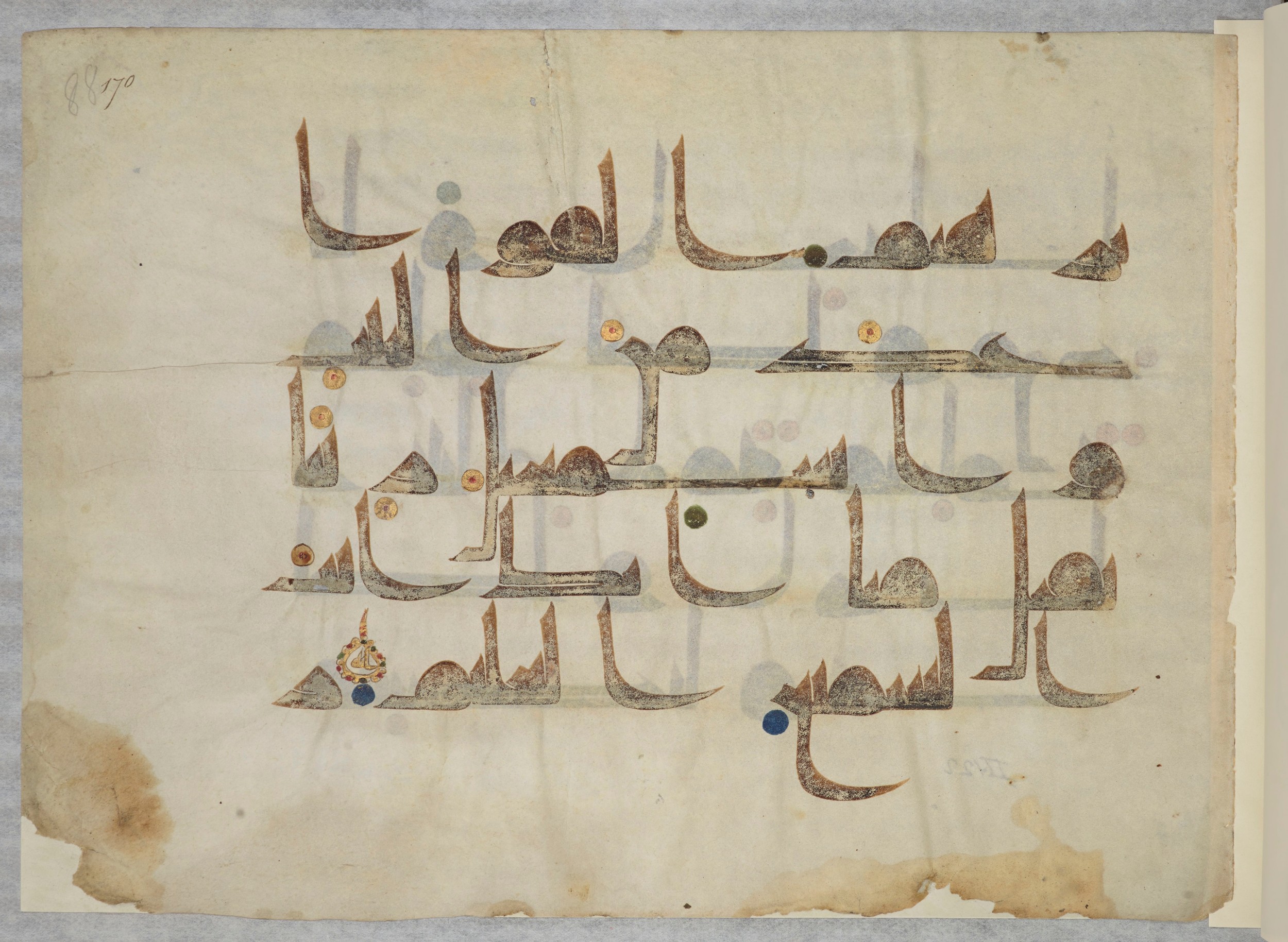 Paris, Bibliothèque nationale de France, Arabe 334 (l) (Scan 4), in Kūfī D.III script, showing Surah 2:127 from Mid 8th to Late 9th Century AD found in Fustat (Old Cairo), Egypt, currently housed at Bibliothèque nationale de France, Paris