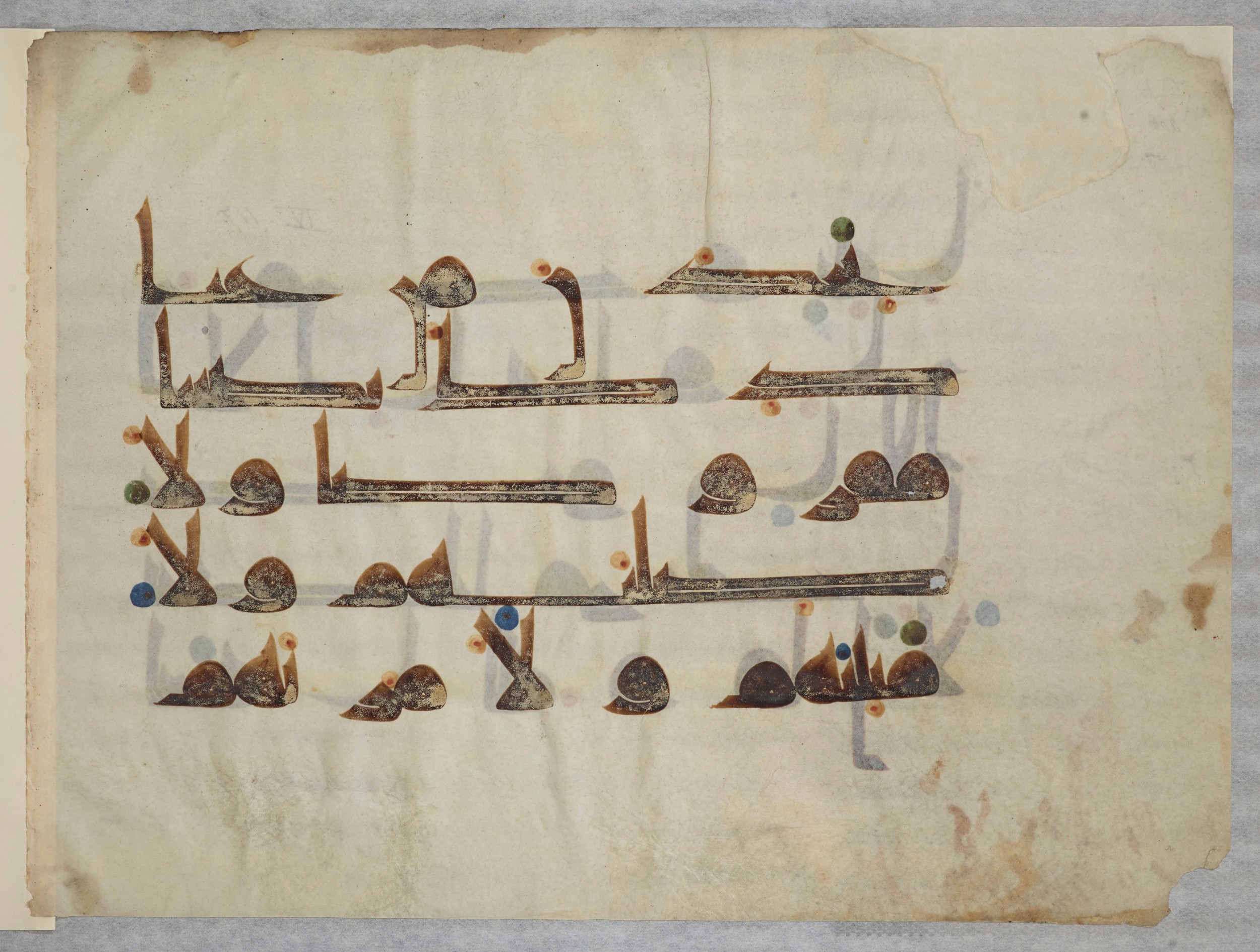 Bibliothèque nationale de France, Arabe 334 (m) (Scan 2), in Kūfī D.III script, showing Surah 4:119 from Mid 8th to Late 9th Century AD found in Fustat (Old Cairo), Egypt, currently housed at Bibliothèque nationale de France, Paris