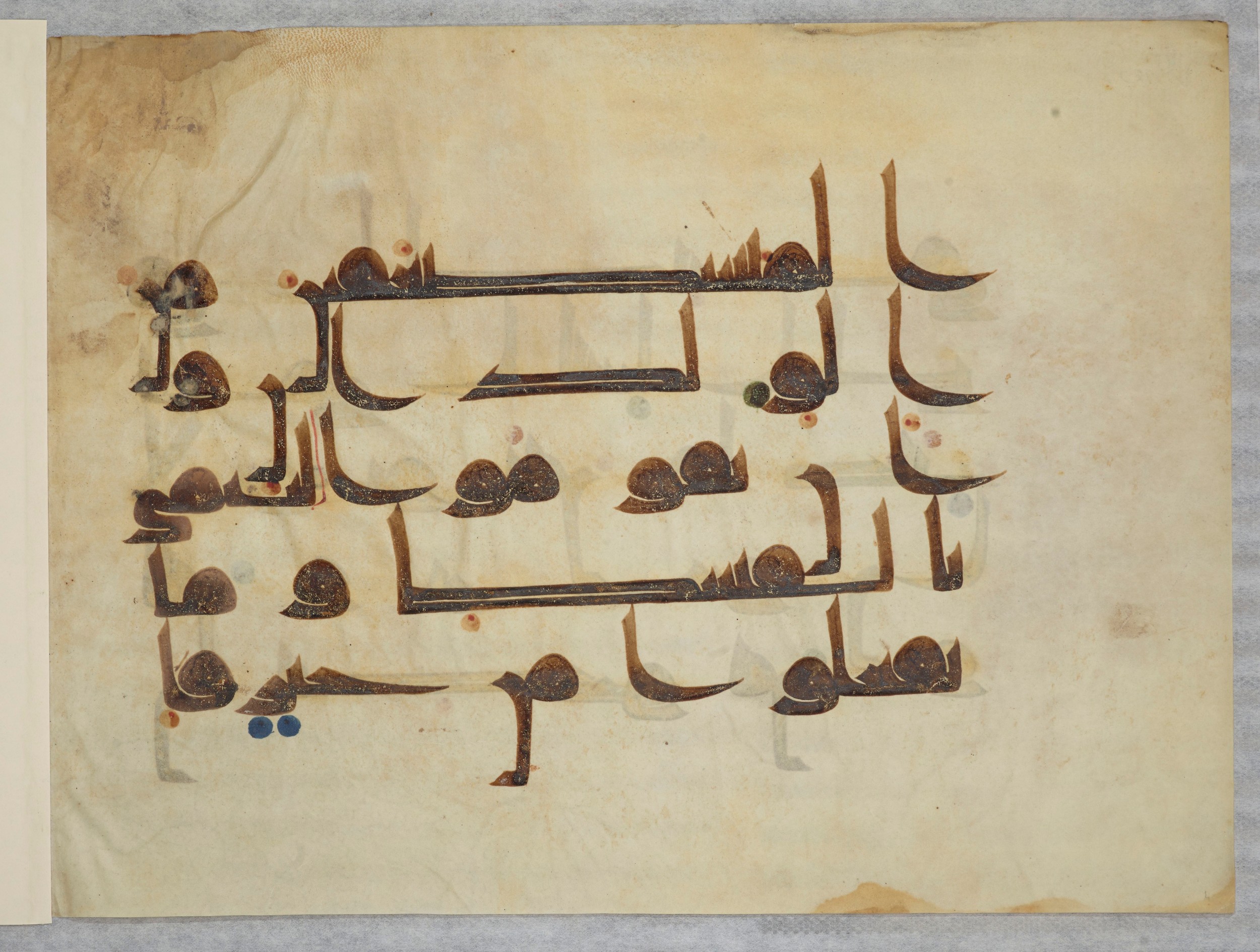 Bibliothèque nationale de France, Arabe 334 (m) (Scan 6), in Kūfī D.III script, showing Surah 4:127 from Mid 8th to Late 9th Century AD found in Fustat (Old Cairo), Egypt, currently housed at Bibliothèque nationale de France, Paris