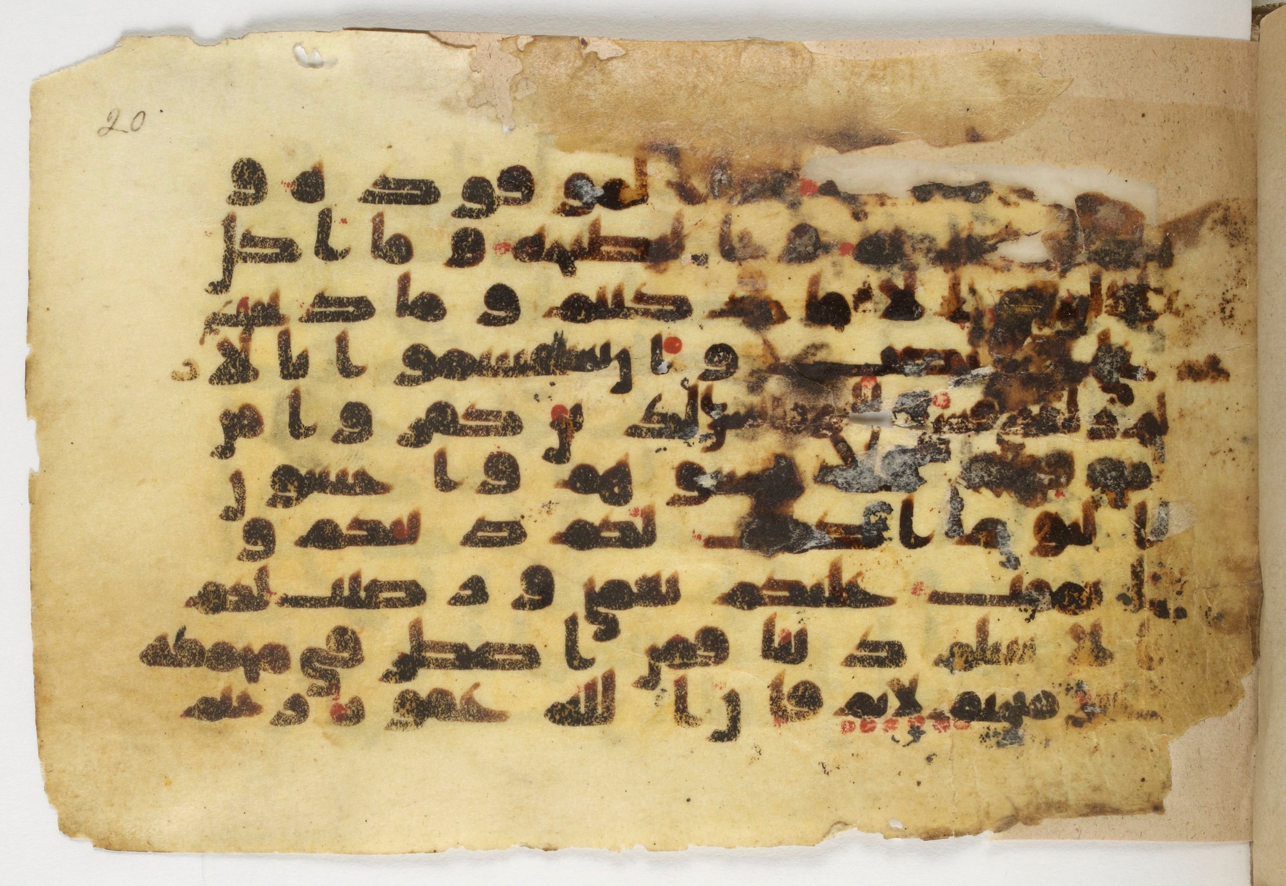 Paris, Bibliothèque nationale de France, Arabe 338 (b) (Scan 2), in Kūfī B.II script, showing Surah 5:3 from Mid-8th to Late 10th Century AD found in Fustat (Old Cairo), Egypt, currently housed at Bibliothèque nationale de France, Paris