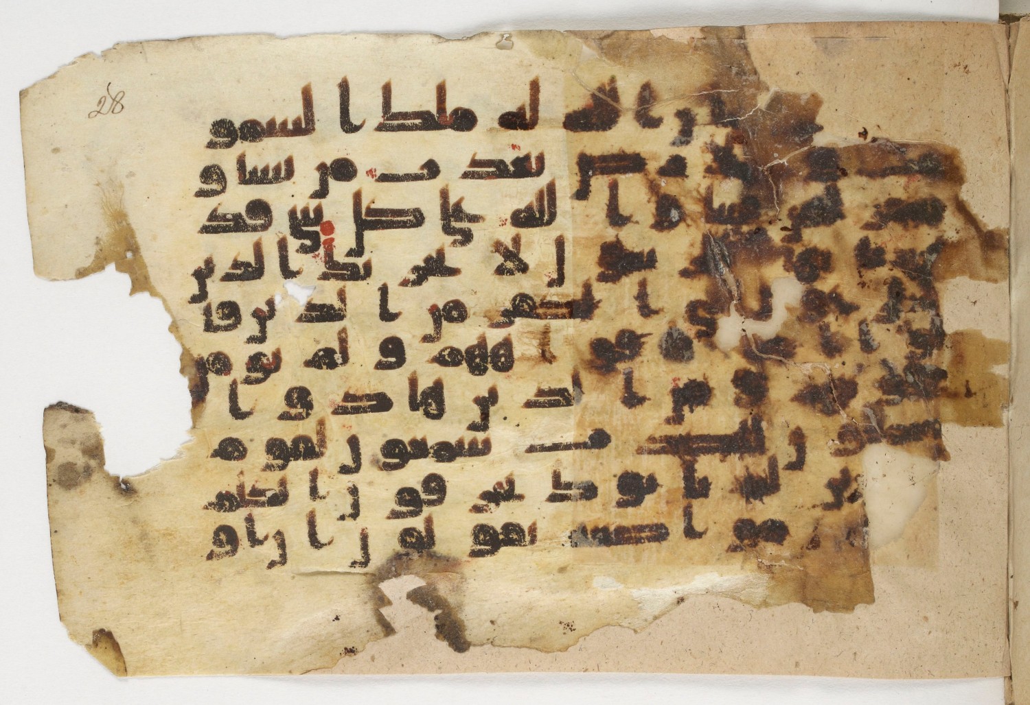 Paris, Bibliothèque nationale de France, Arabe 338 (b), in Kūfī B.II script, showing Surah 5:40 from Mid-8th to Late 10th Century AD found in Fustat (Old Cairo), Egypt, currently housed at Bibliothèque nationale de France, Paris