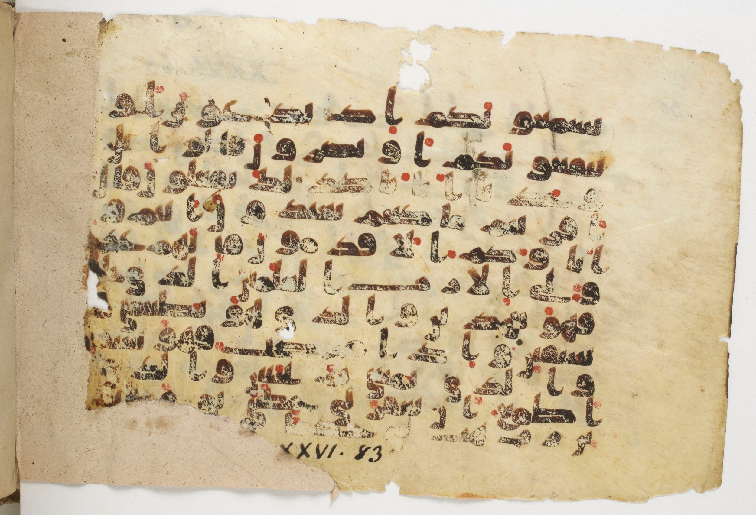 Paris, Bibliothèque nationale de France, Arabe 338 (b) (Scan 1), in Kūfī B.II script, showing Surah 26:83 from Mid-8th to Late 10th Century AD found in Fustat (Old Cairo), Egypt, currently housed at Bibliothèque nationale de France, Paris