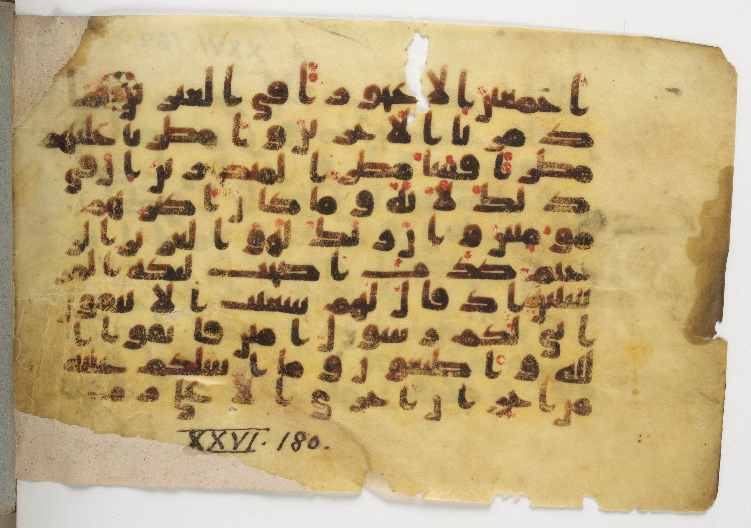 Paris, Bibliothèque nationale de France, Arabe 338 (b), in Kūfī B.II script, showing Surah 26:175 from Mid-8th to Late 10th Century AD found in Fustat (Old Cairo), Egypt, currently housed at Bibliothèque nationale de France, Paris