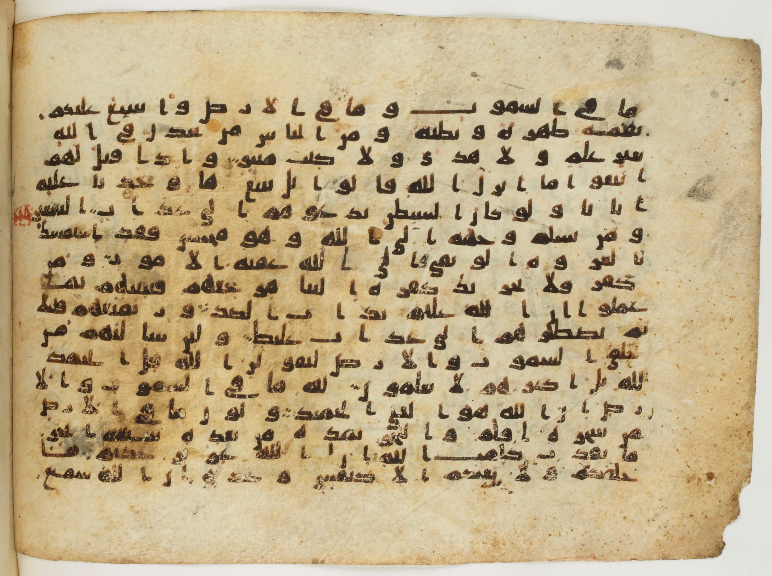 Arabe 340 (b), in Unclassified (Analogous to Early Abbasid Groups A and B) script, showing Surah 31:21 from 8th to 9th Century AD found in Fustat (Old Cairo), Egypt, currently housed at Bibliothèque nationale de France, Paris