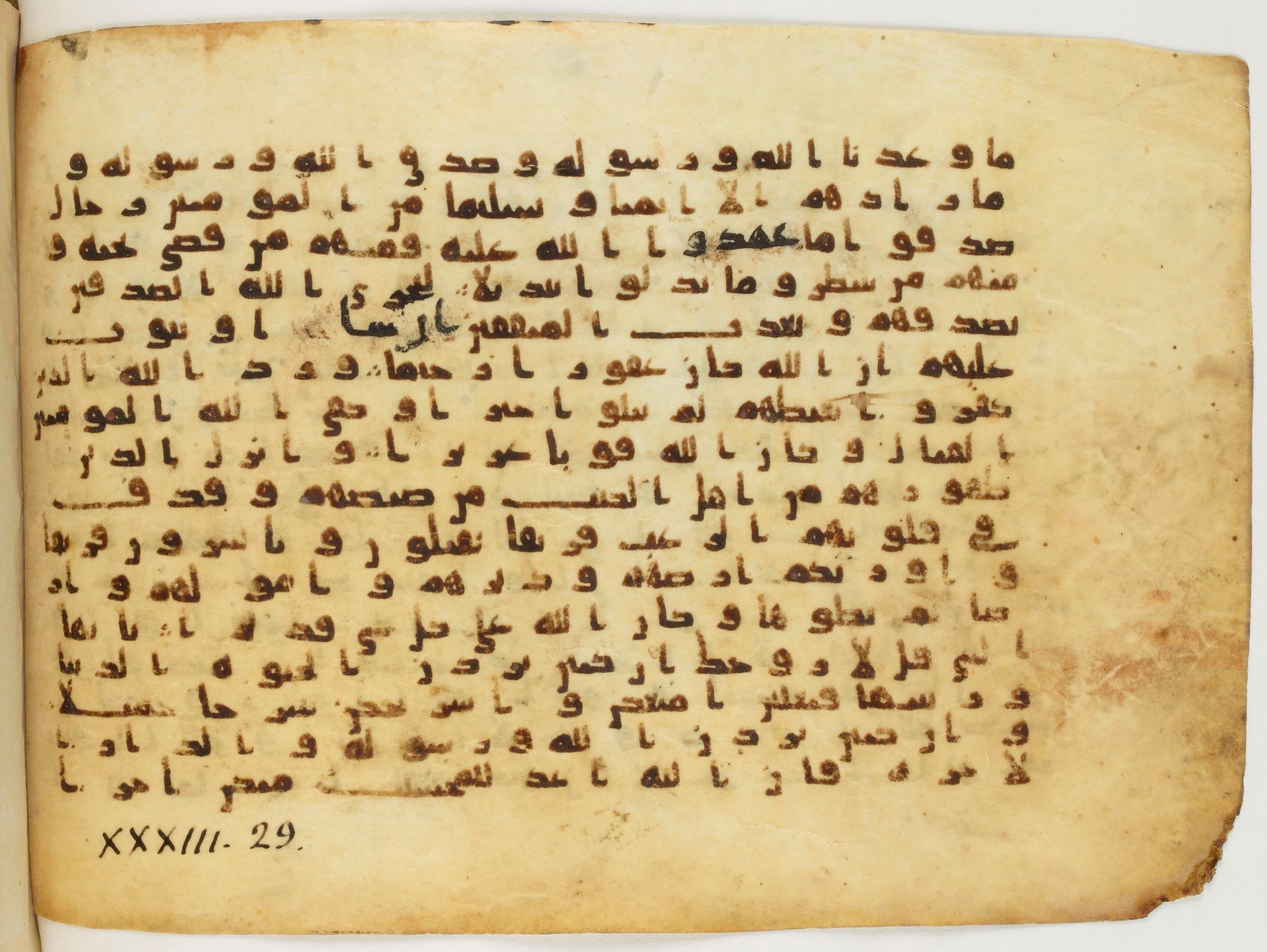Arabe 340 (b) (Scan 2), in Unclassified (Analogous to Early Abbasid Groups A and B) script, showing Surah 33:22 from 8th to 9th Century AD found in Fustat (Old Cairo), Egypt, currently housed at Bibliothèque nationale de France, Paris