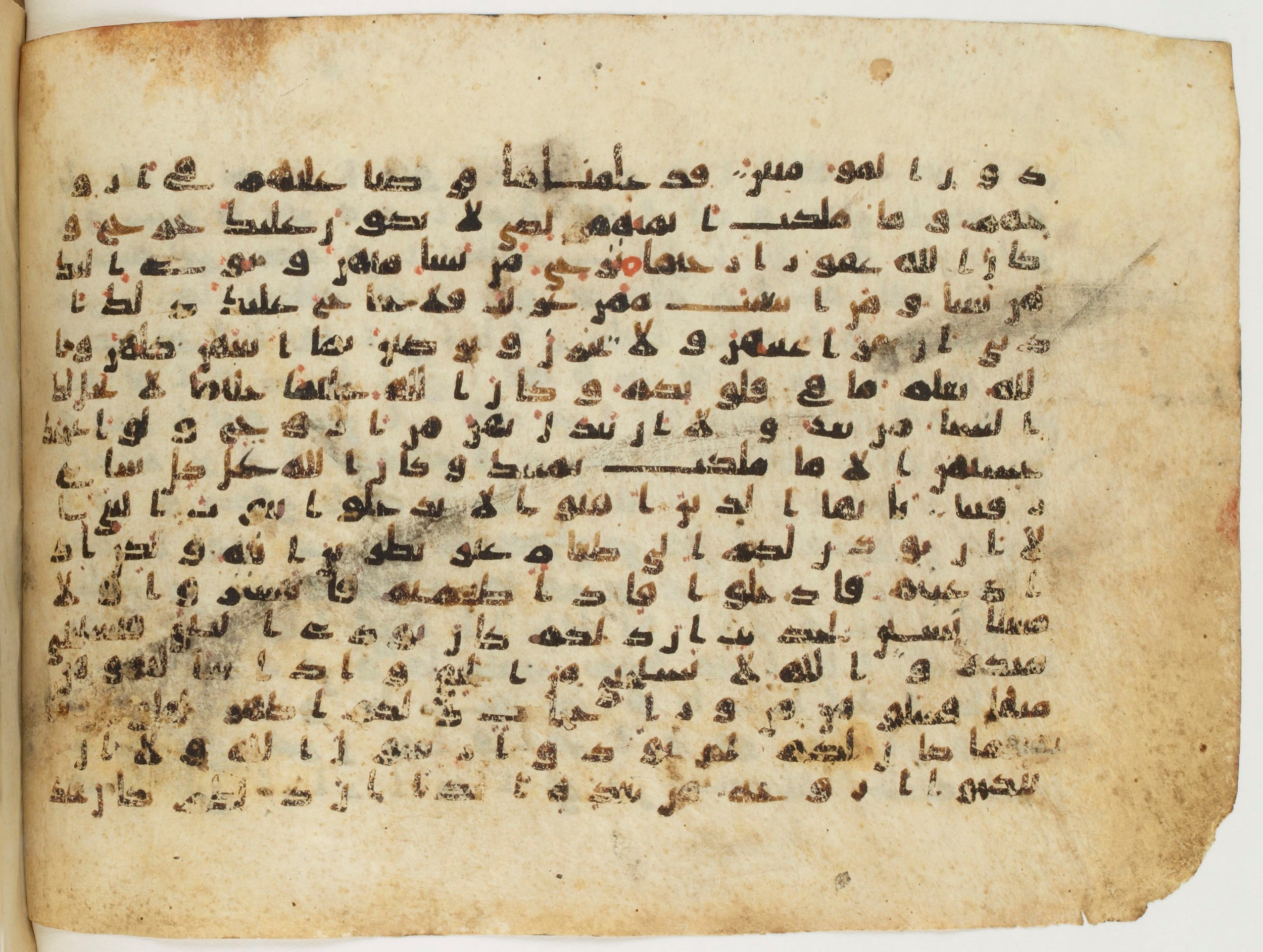 Arabe 340 (b), in Unclassified (Analogous to Early Abbasid Groups A and B) script, showing Surah 33:52 from 8th to 9th Century AD found in Fustat (Old Cairo), Egypt, currently housed at Bibliothèque nationale de France, Paris
