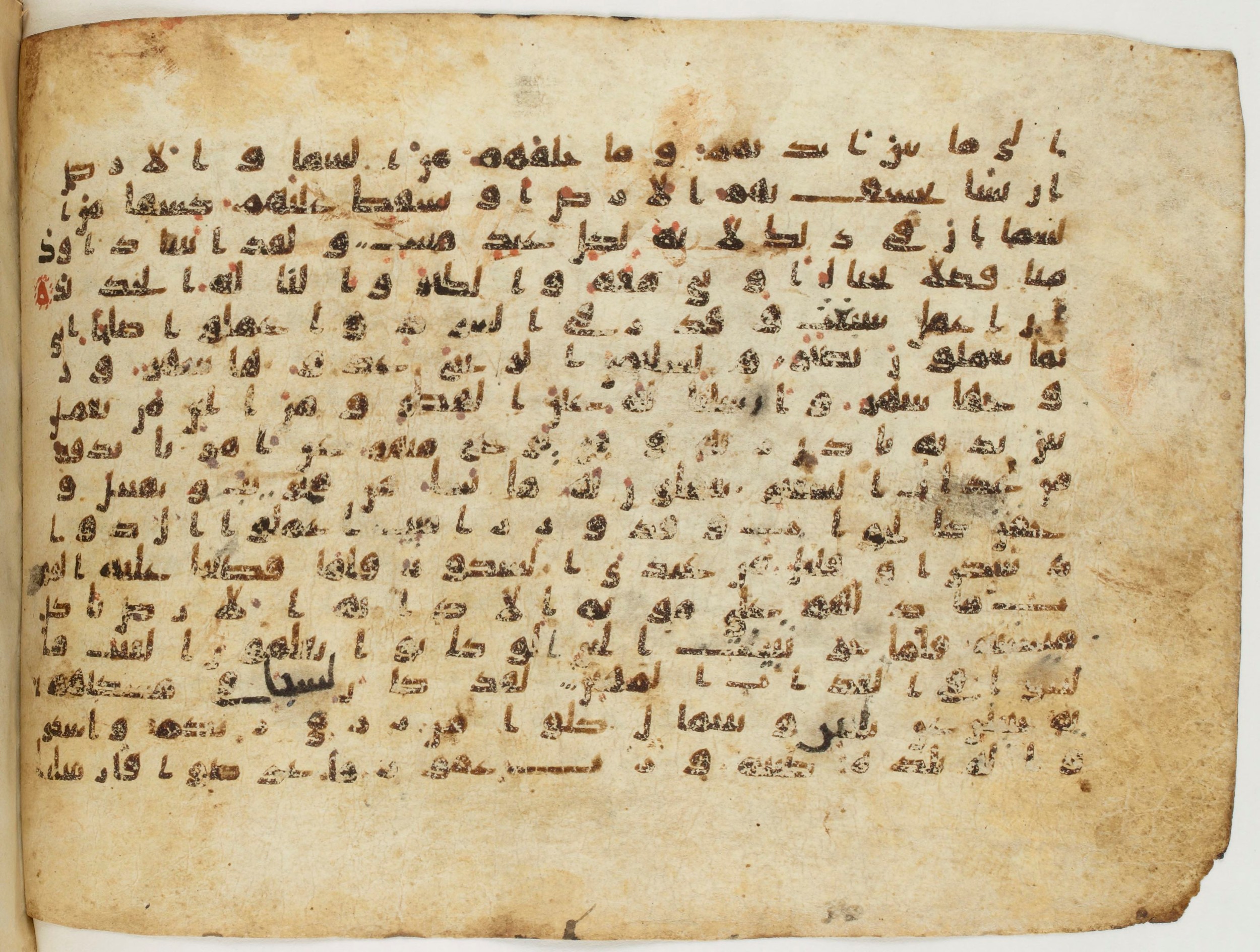 Arabe 340 (b) (Scan 2), in Unclassified (Analogous to Early Abbasid Groups A and B) script, showing Surah 34:9 from 8th to 9th Century AD found in Fustat (Old Cairo), Egypt, currently housed at Bibliothèque nationale de France, Paris