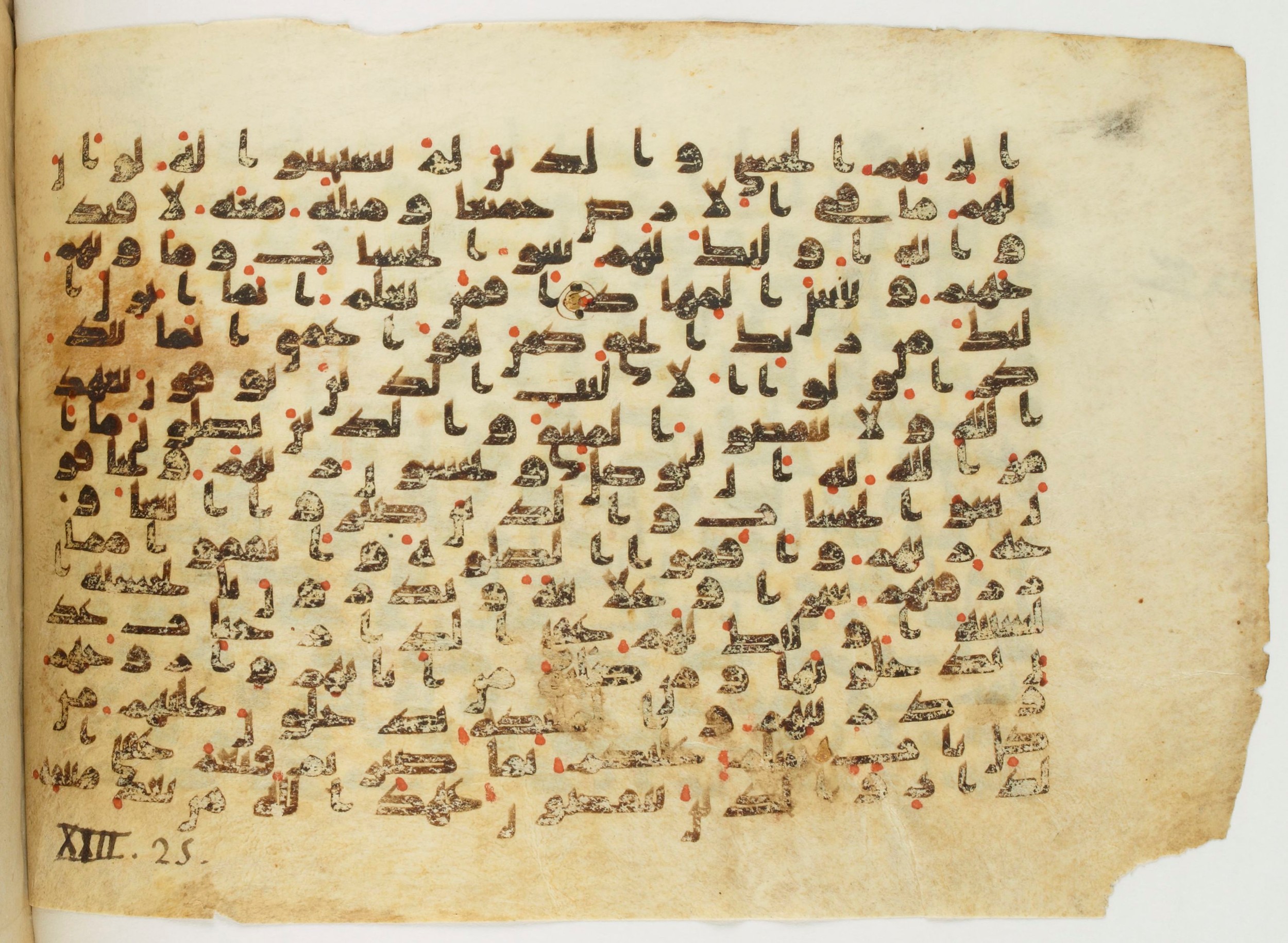 Paris, Bibliothèque nationale de France, Arabe 340 (c), in Kūfī B.II script, showing Surah 13:23 from Mid 8th to Late 9th Century AD found in al-Fusṭāṭ (Old Cairo), Egypt, currently housed at Bibliothèque nationale de France, Paris