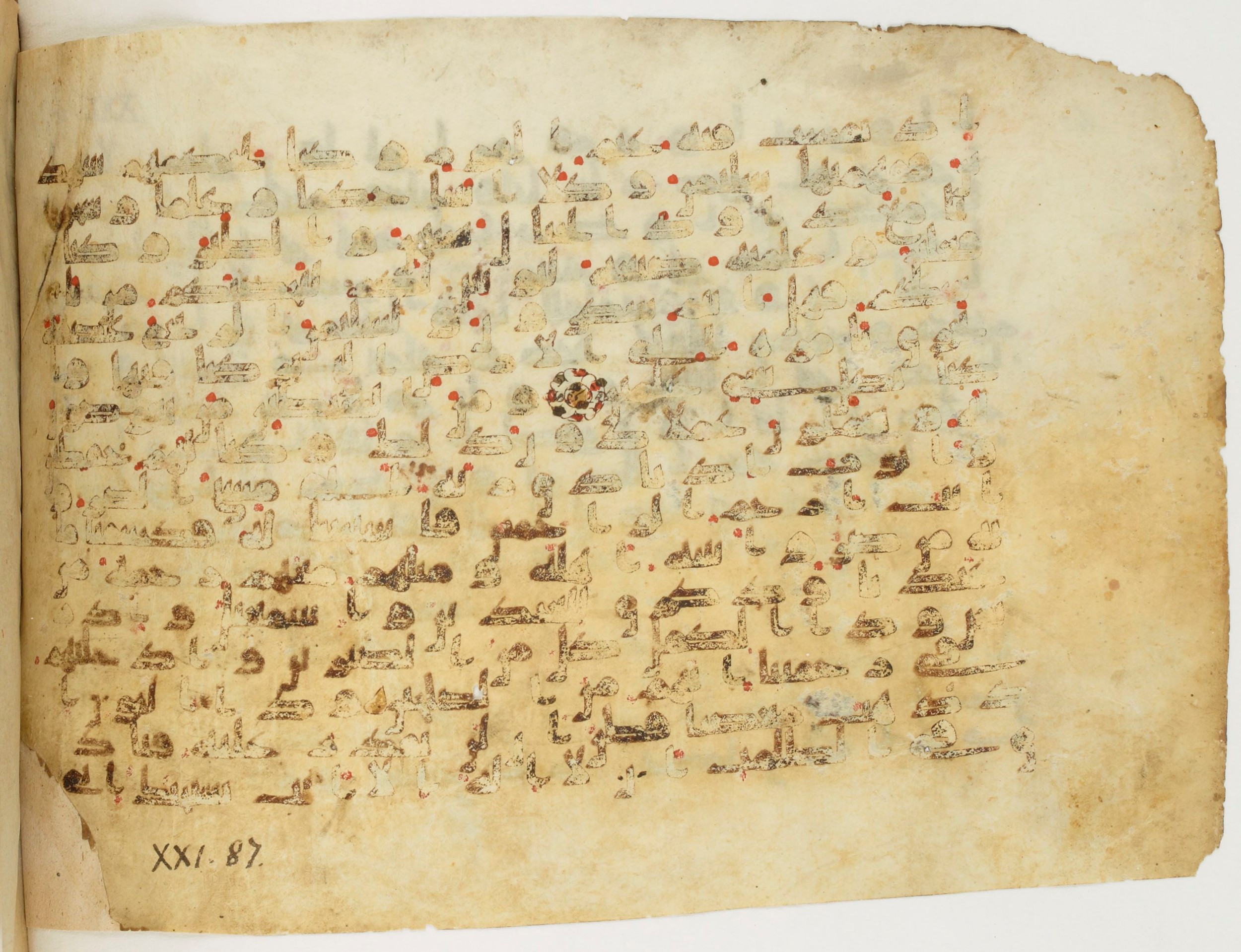Paris, Bibliothèque nationale de France, Arabe 340 (c), in Kūfī B.II script, showing Surah 21:83 from Mid 8th to Late 9th Century AD found in al-Fusṭāṭ (Old Cairo), Egypt, currently housed at Bibliothèque nationale de France, Paris