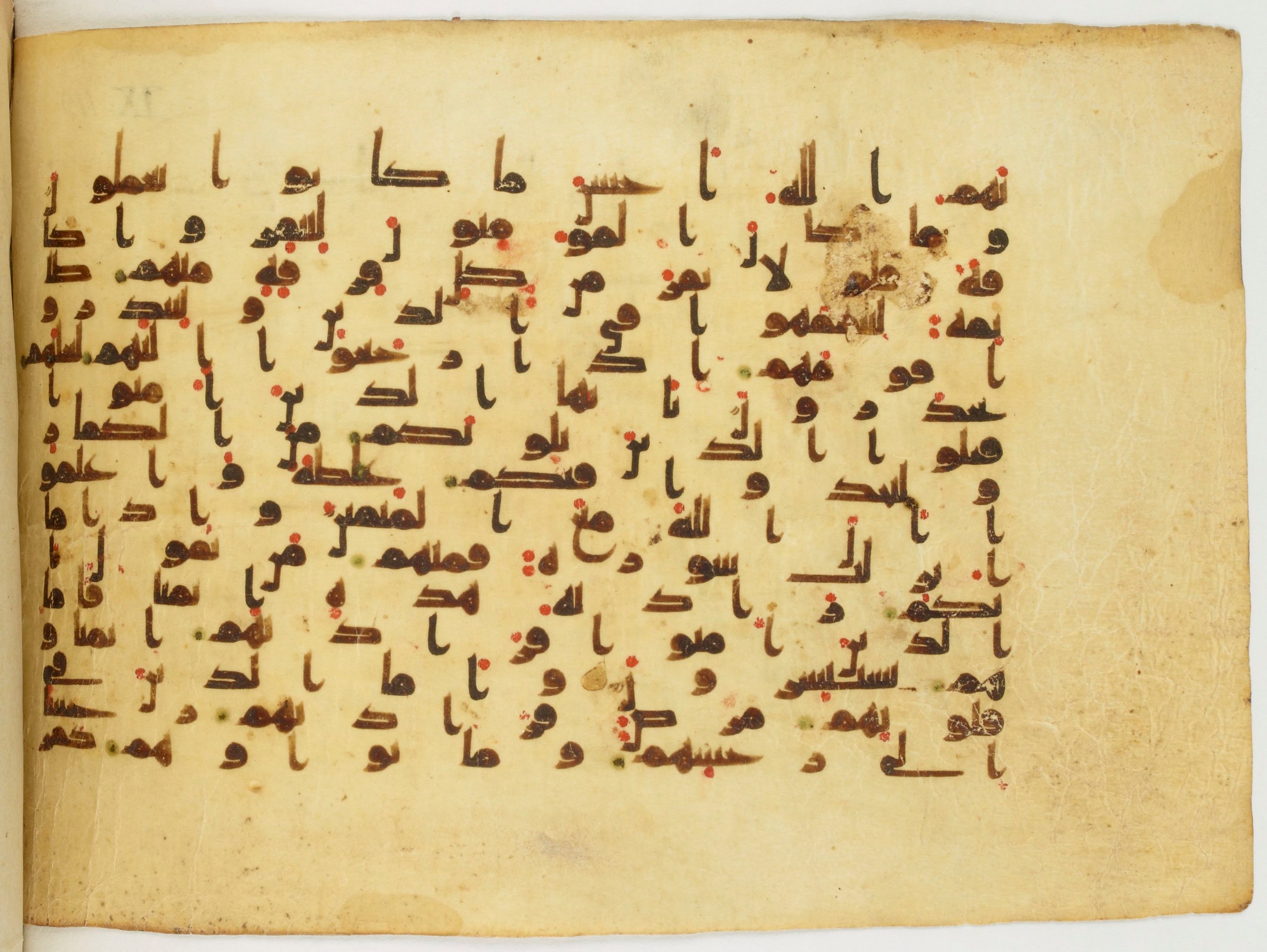 Paris, Bibliothèque nationale de France, Arabe 340 (d), in Kufic B.II script, showing Surah 9:124 from Mid 8th to Late 9th Century AD found in Fustat (Old Cairo), Egypt, currently housed at Bibliothèque nationale de France, Paris