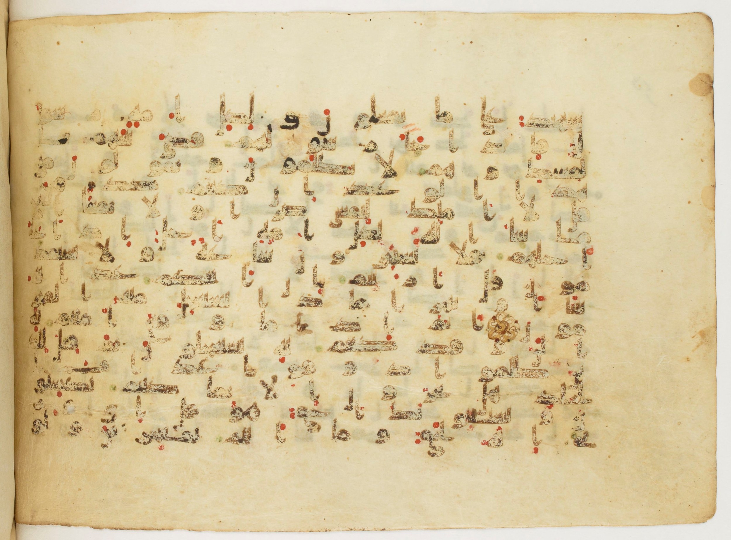 Paris, Bibliothèque nationale de France, Arabe 340 (d), in Kufic B.II script, showing Surah 10:49 from Mid 8th to Late 9th Century AD found in Fustat (Old Cairo), Egypt, currently housed at Bibliothèque nationale de France, Paris
