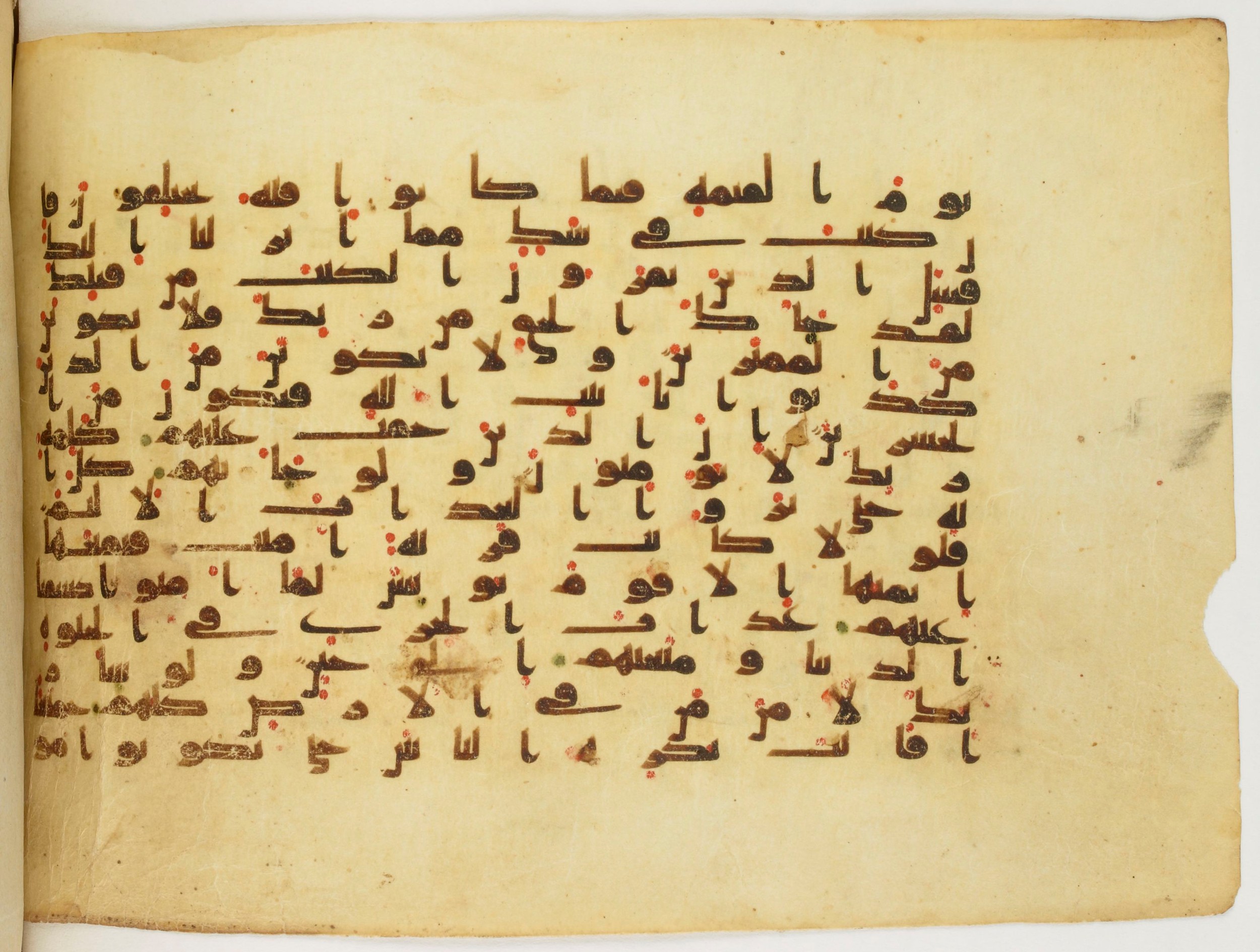 Paris, Bibliothèque nationale de France, Arabe 340 (d), in Kufic B.II script, showing Surah 10:97 from Mid 8th to Late 9th Century AD found in Fustat (Old Cairo), Egypt, currently housed at Bibliothèque nationale de France, Paris