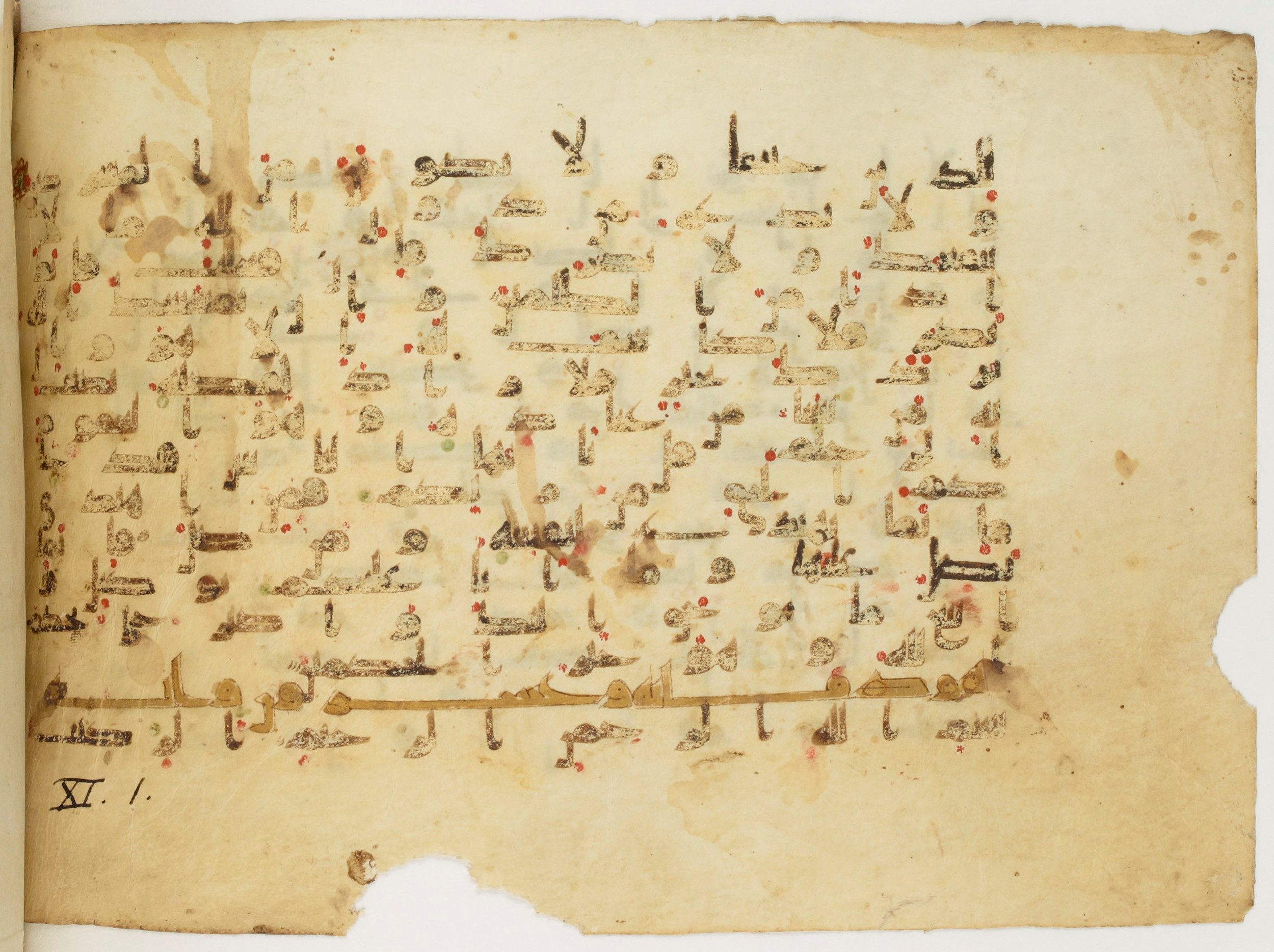 Paris, Bibliothèque nationale de France, Arabe 340 (d) (Scan 1), in Kufic B.II script, showing Surah 11:1 from Mid 8th to Late 9th Century AD found in Fustat (Old Cairo), Egypt, currently housed at Bibliothèque nationale de France, Paris