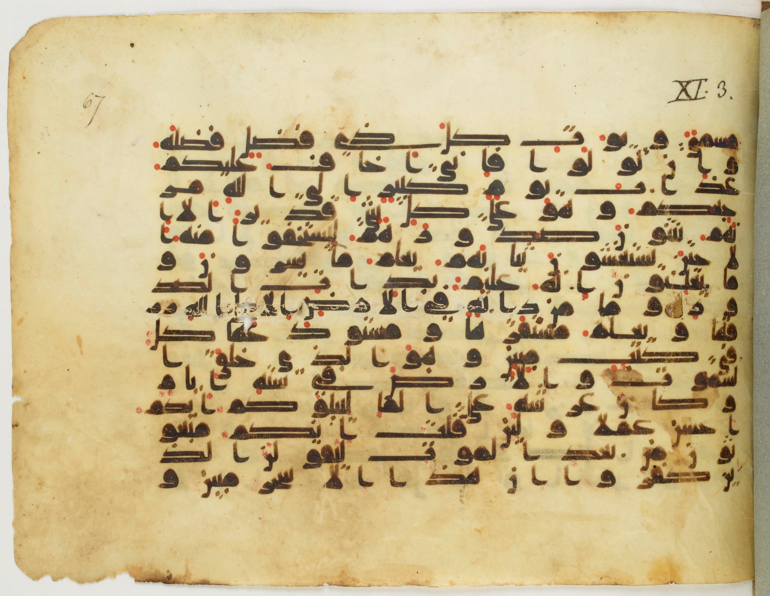 Arabe 340 (e), in Kufic D.IV script, showing Surah 11:4 from Mid 8th to Late 10th Century AD found in al-Fusṭāṭ (Old Cairo), Egypt, currently housed at Bibliothèque nationale de France, Paris
