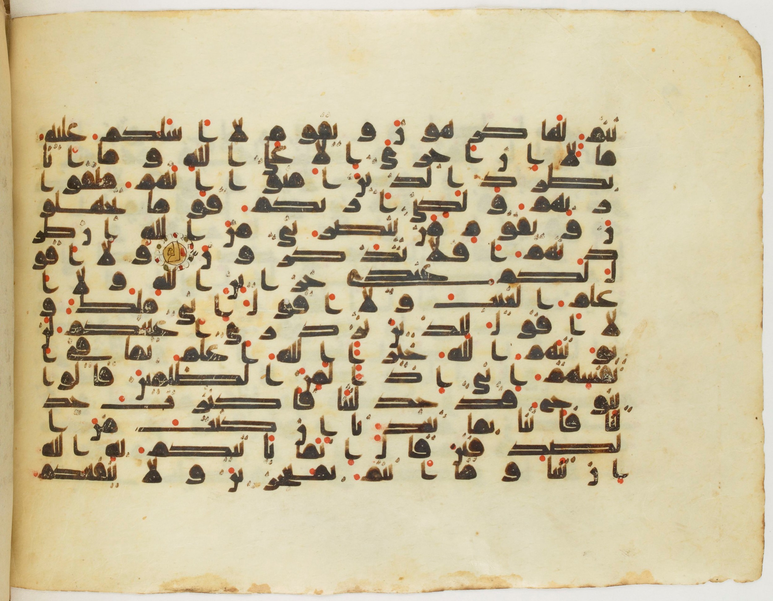 Arabe 340 (e), in Kufic D.IV script, showing Surah 11:32 from Mid 8th to Late 10th Century AD found in al-Fusṭāṭ (Old Cairo), Egypt, currently housed at Bibliothèque nationale de France, Paris