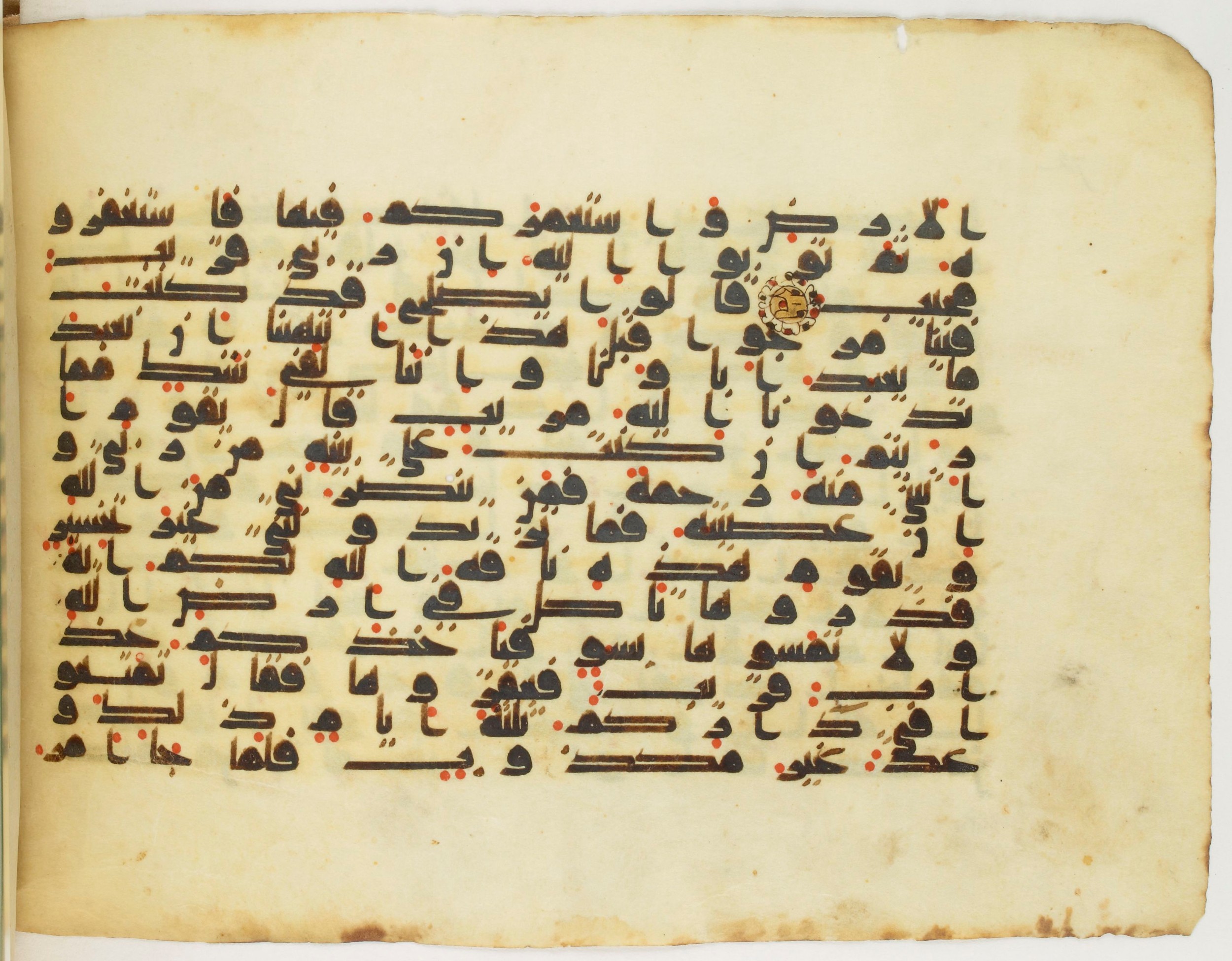 Arabe 340 (e), in Kufic D.IV script, showing Surah 11:63 from Mid 8th to Late 10th Century AD found in al-Fusṭāṭ (Old Cairo), Egypt, currently housed at Bibliothèque nationale de France, Paris