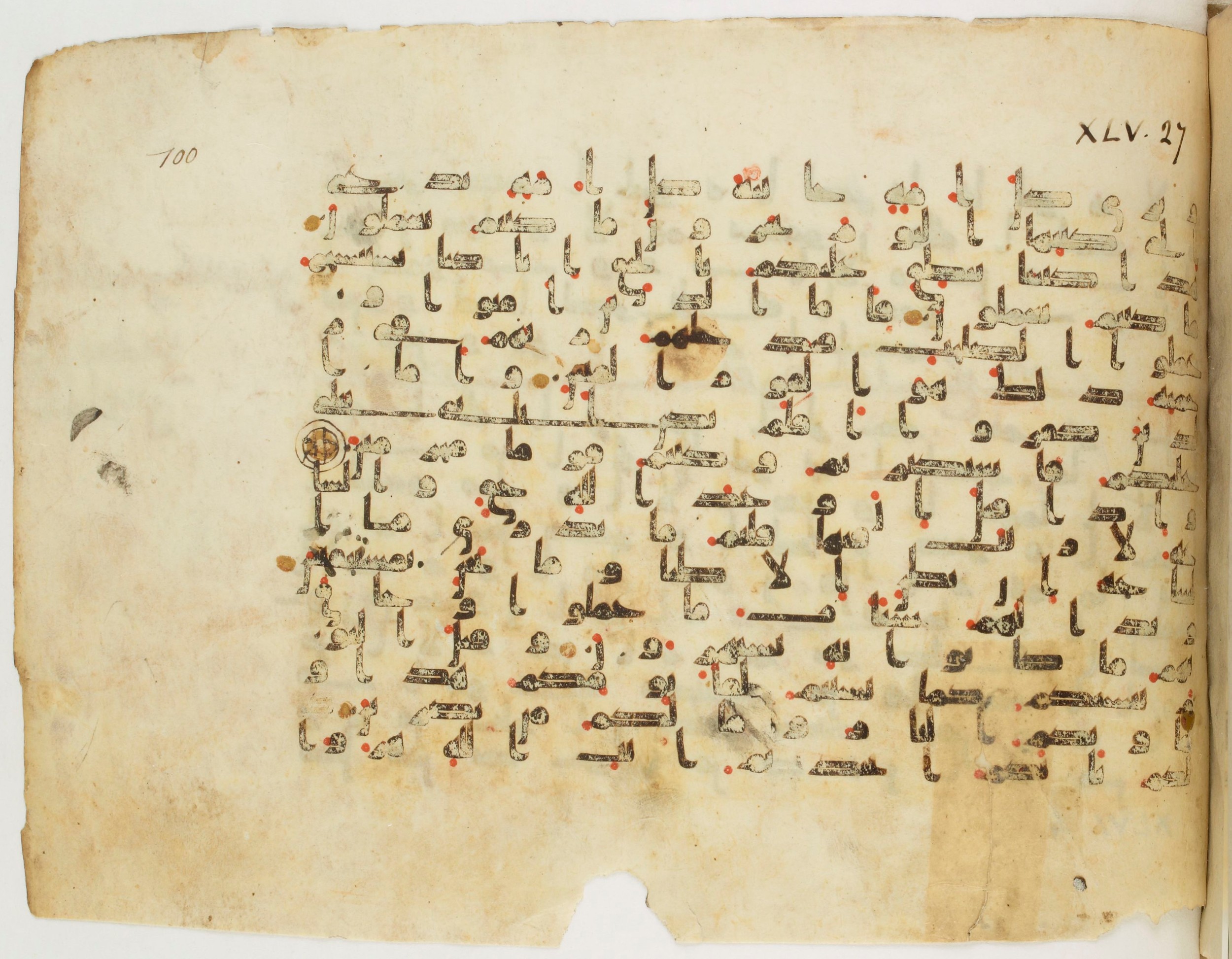 Paris, Bibliothèque nationale de France, Arabe 340 (f), in Kufic B.II script, showing Surah 45:32 from Mid 8th to Late 9th Century AD found in Fustat (Old Cairo), Egypt, currently housed at Bibliothèque nationale de France, Paris