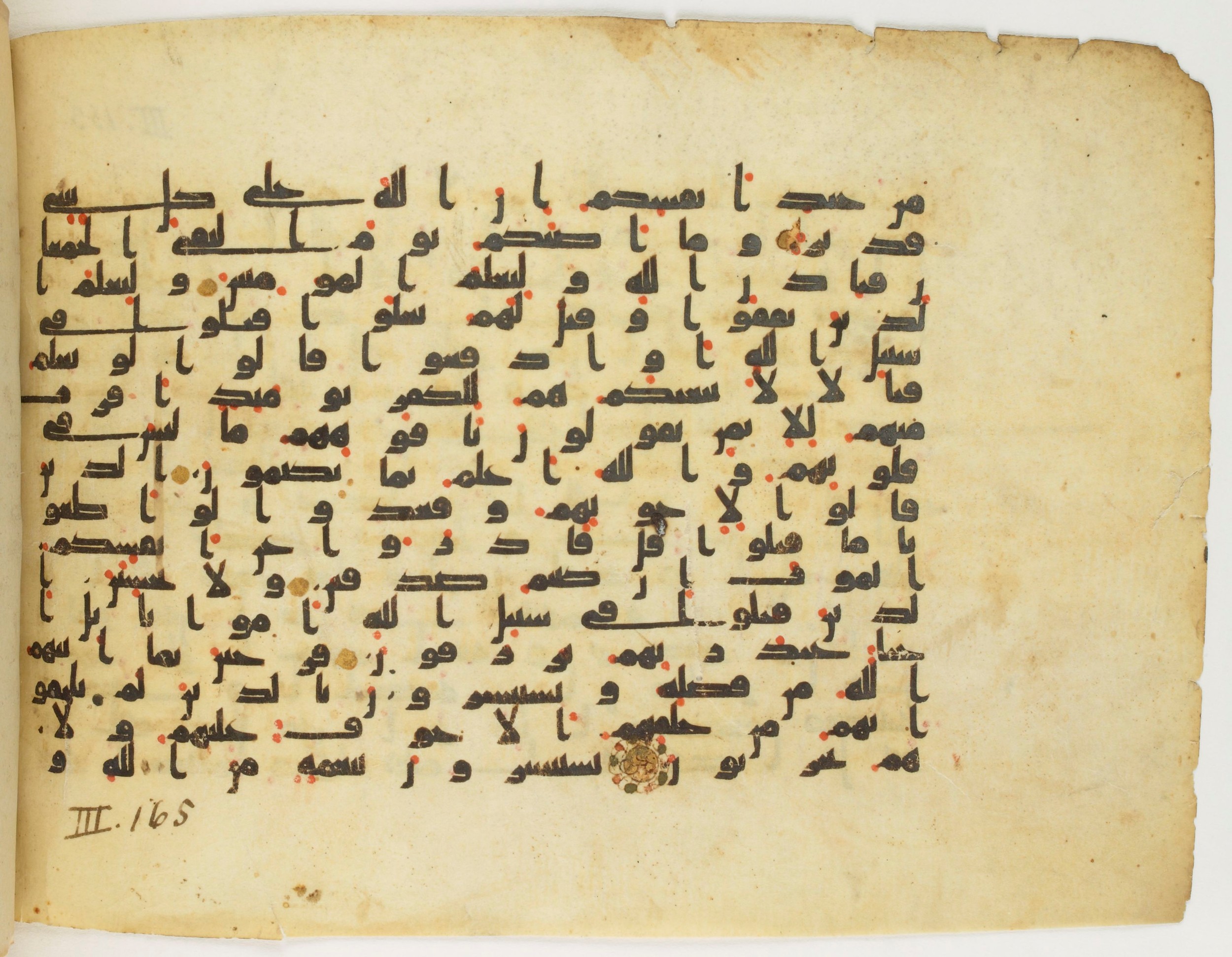 Paris, Bibliothèque nationale de France, Arabe 340 (f), in Kufic B.II script, showing Surah 3:166 from Mid 8th to Late 9th Century AD found in Fustat (Old Cairo), Egypt, currently housed at Bibliothèque nationale de France, Paris