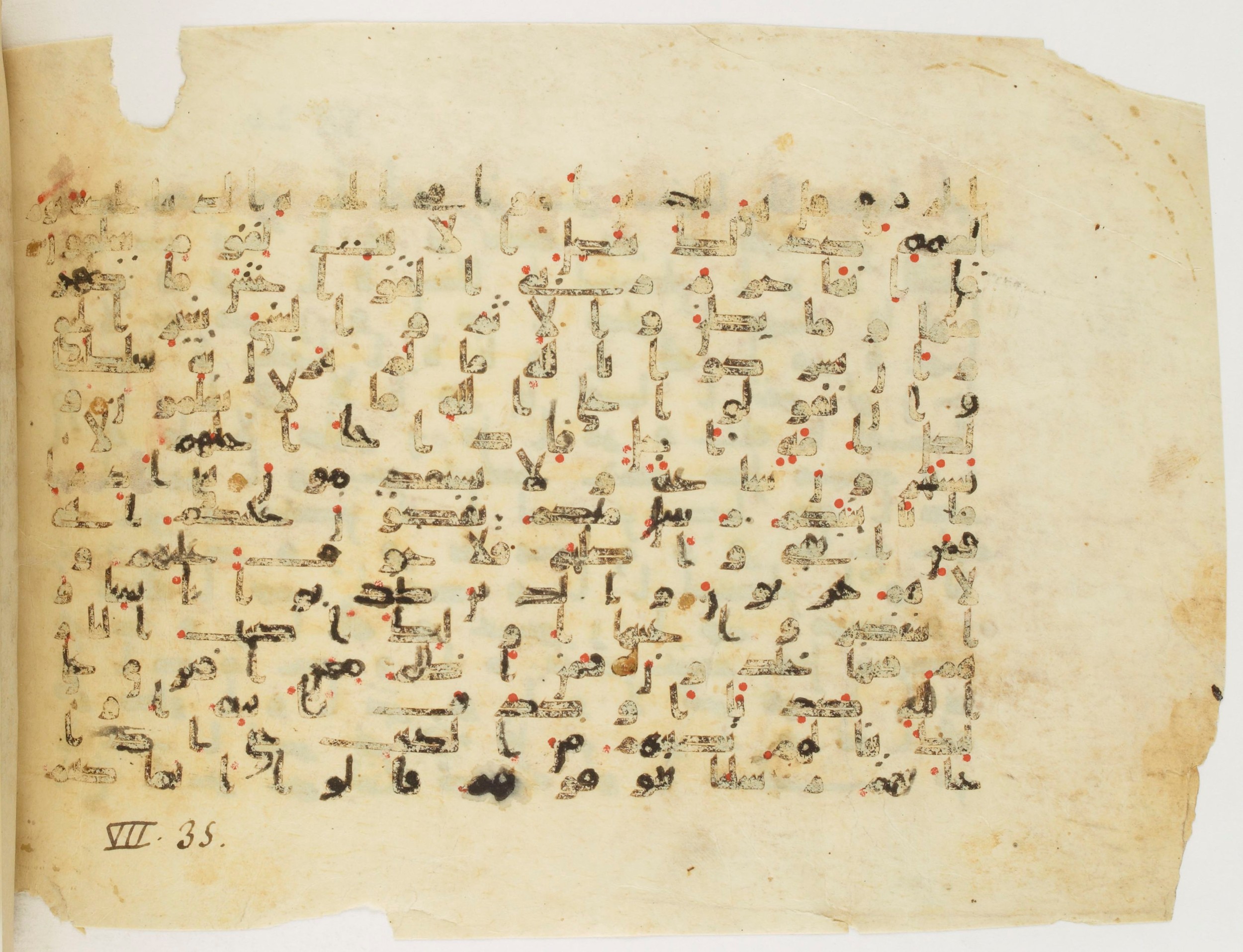 Paris, Bibliothèque nationale de France, Arabe 340 (f) (Scan 2), in Kufic B.II script, showing Surah 7:32 from Mid 8th to Late 9th Century AD found in Fustat (Old Cairo), Egypt, currently housed at Bibliothèque nationale de France, Paris