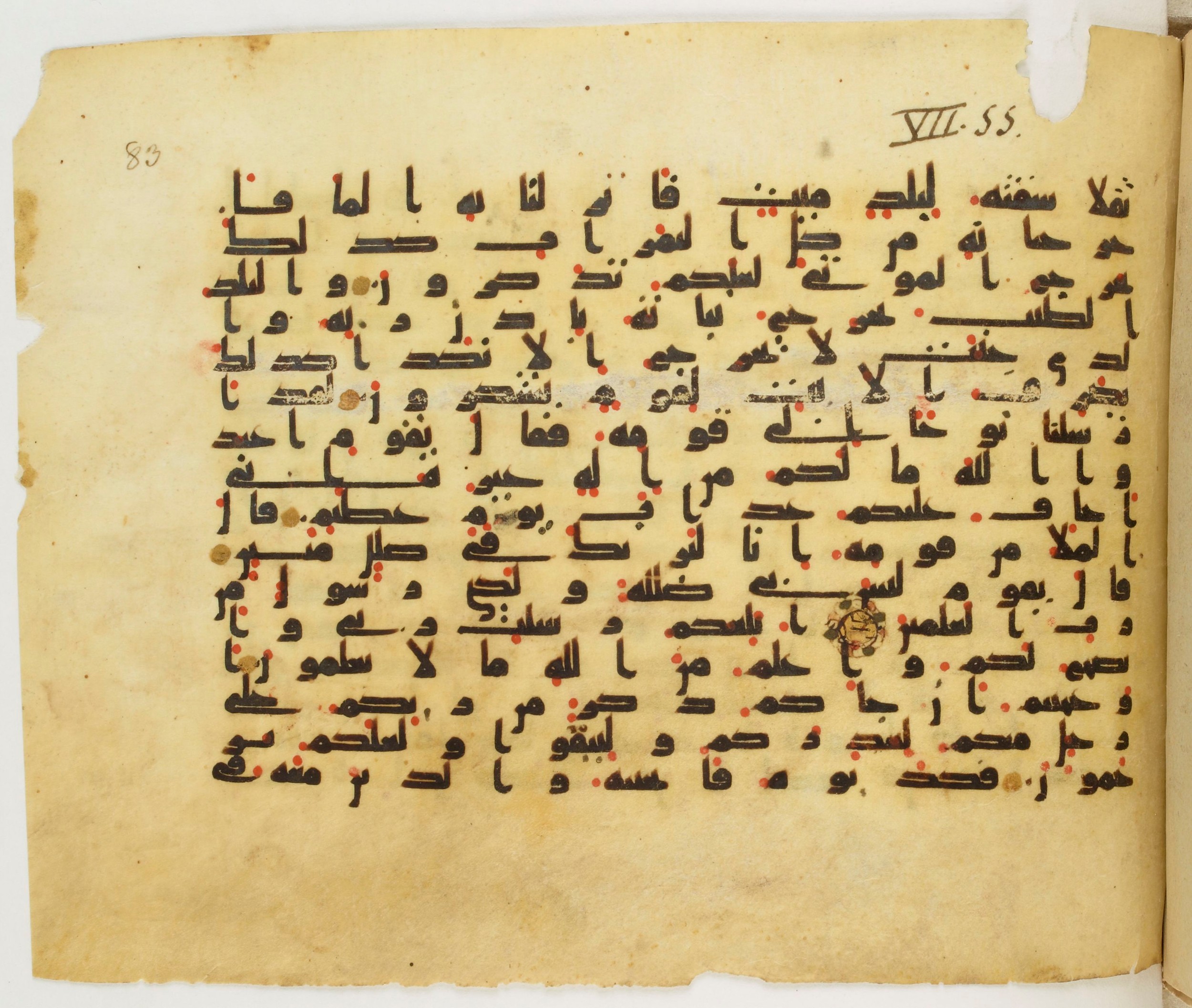 Paris, Bibliothèque nationale de France, Arabe 340 (f), in Kufic B.II script, showing Surah 7:60 from Mid 8th to Late 9th Century AD found in Fustat (Old Cairo), Egypt, currently housed at Bibliothèque nationale de France, Paris