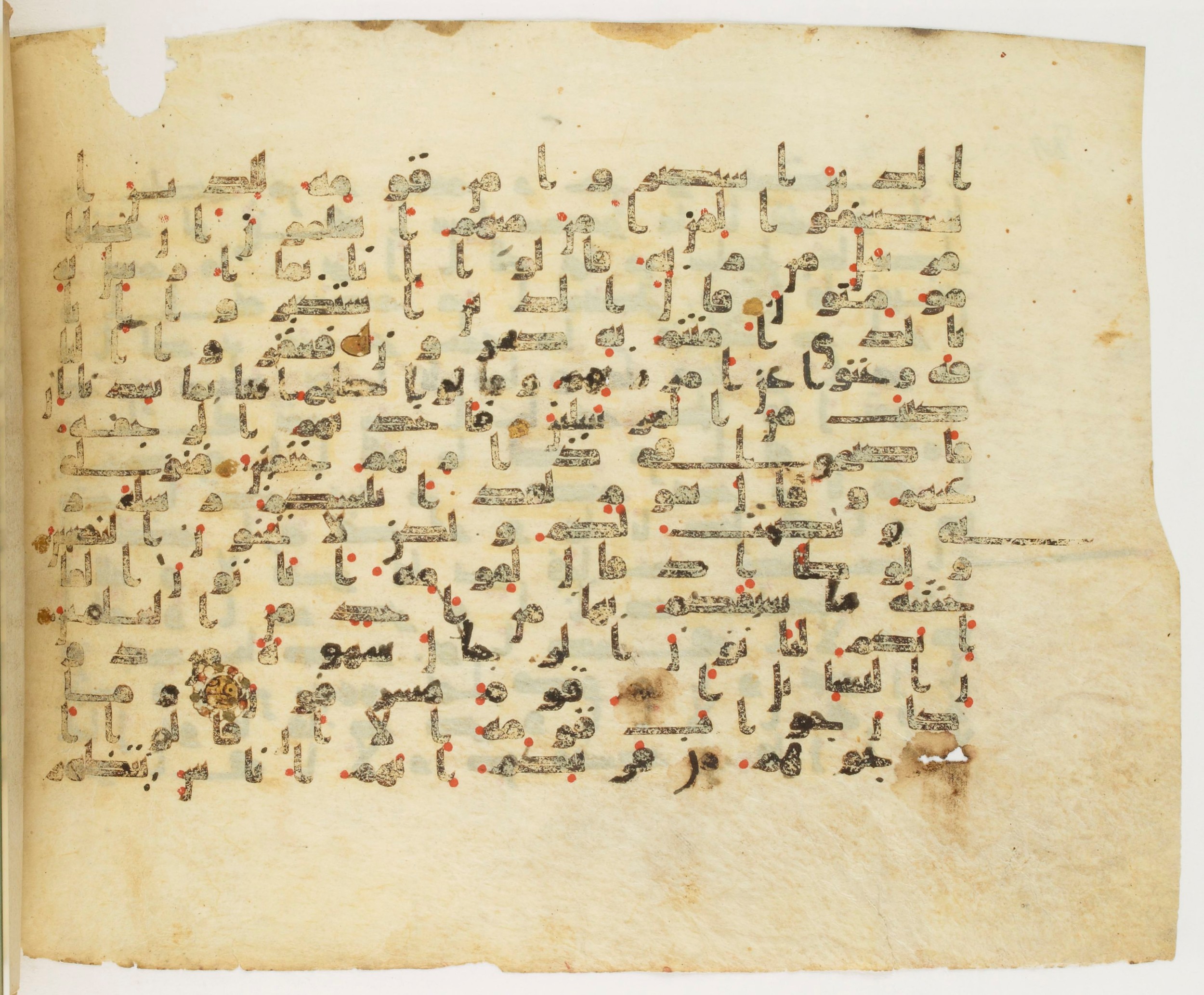 Paris, Bibliothèque nationale de France, Arabe 340 (f), in Kufic B.II script, showing Surah 7:76 from Mid 8th to Late 9th Century AD found in Fustat (Old Cairo), Egypt, currently housed at Bibliothèque nationale de France, Paris