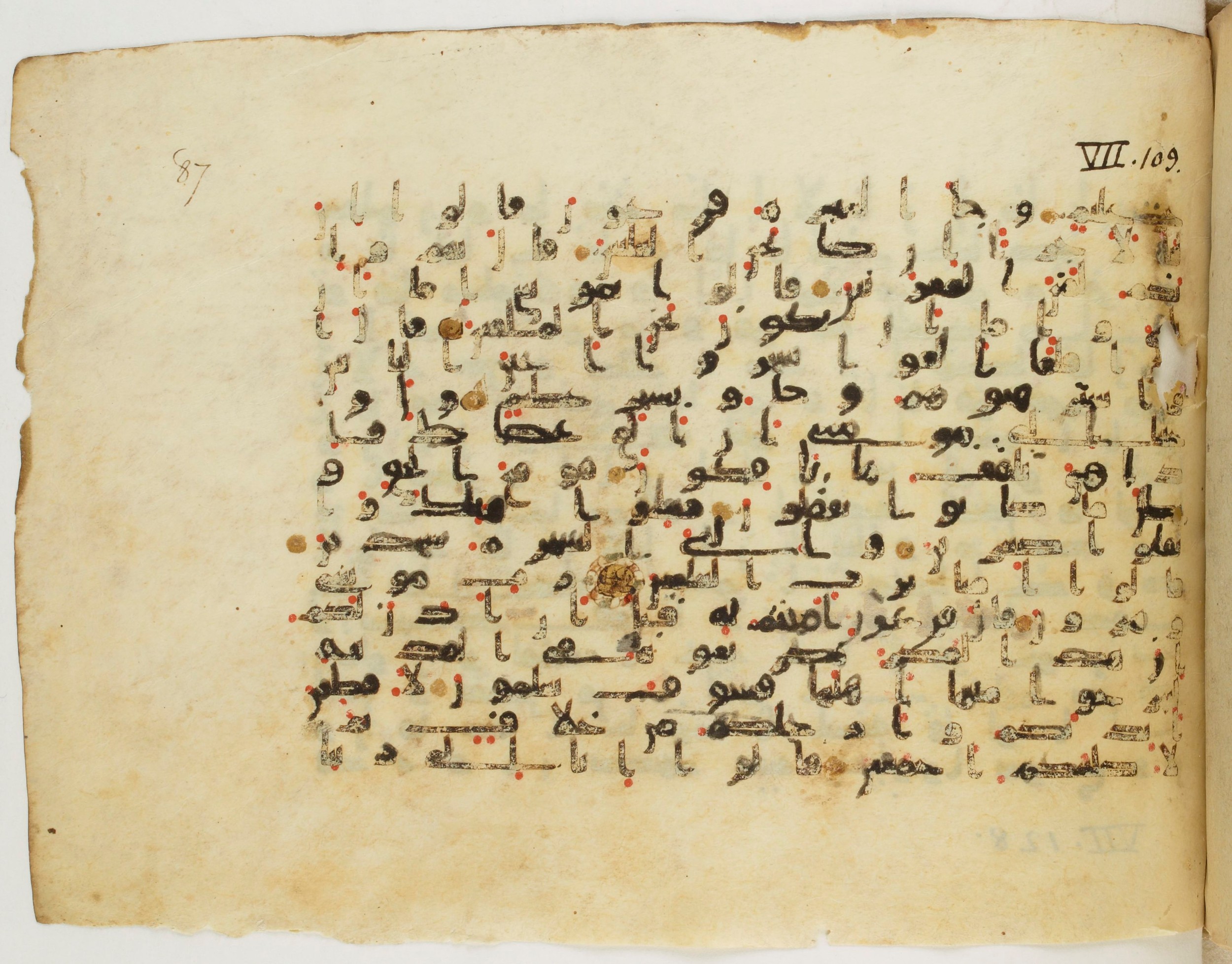 Paris, Bibliothèque nationale de France, Arabe 340 (f), in Kufic B.II script, showing Surah 7:113 from Mid 8th to Late 9th Century AD found in Fustat (Old Cairo), Egypt, currently housed at Bibliothèque nationale de France, Paris