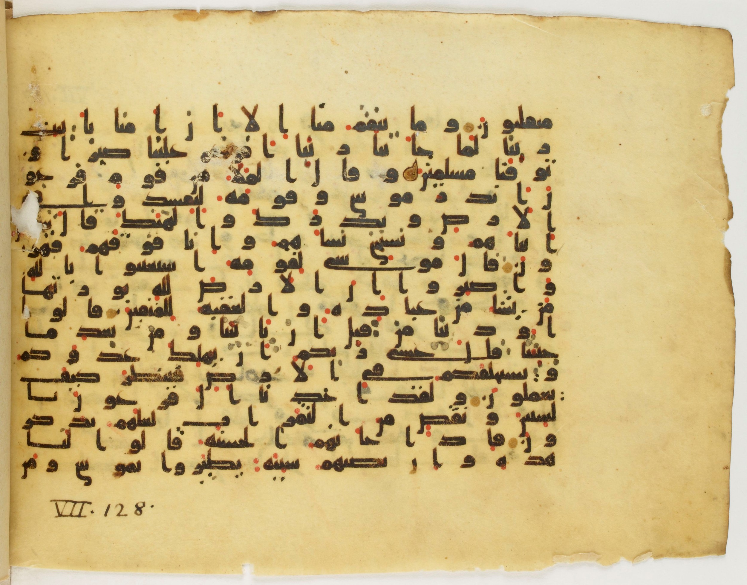 Paris, Bibliothèque nationale de France, Arabe 340 (f), in Kufic B.II script, showing Surah 7:129 from Mid 8th to Late 9th Century AD found in Fustat (Old Cairo), Egypt, currently housed at Bibliothèque nationale de France, Paris