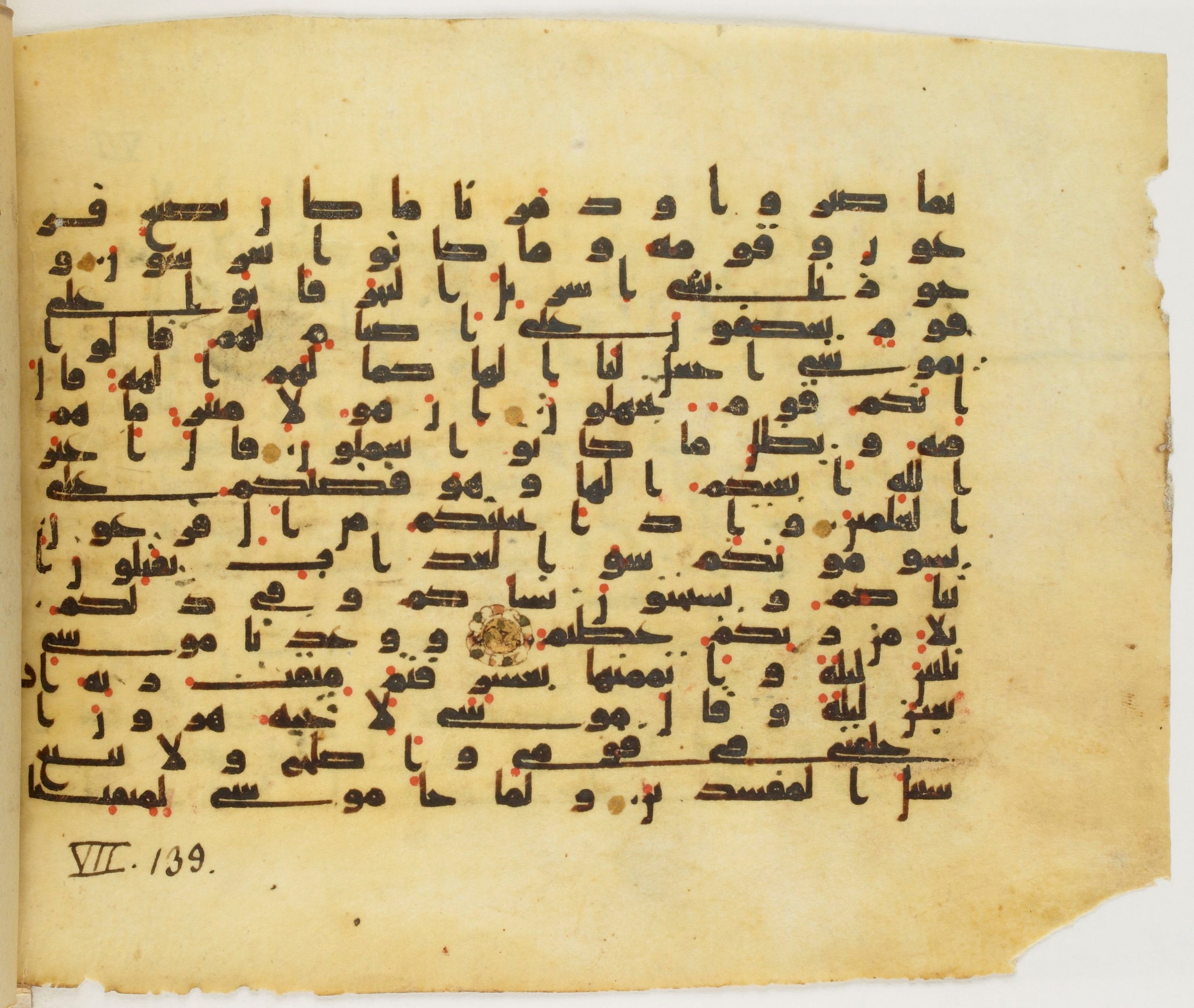 Paris, Bibliothèque nationale de France, Arabe 340 (f), in Kufic B.II script, showing Surah 7:142 from Mid 8th to Late 9th Century AD found in Fustat (Old Cairo), Egypt, currently housed at Bibliothèque nationale de France, Paris