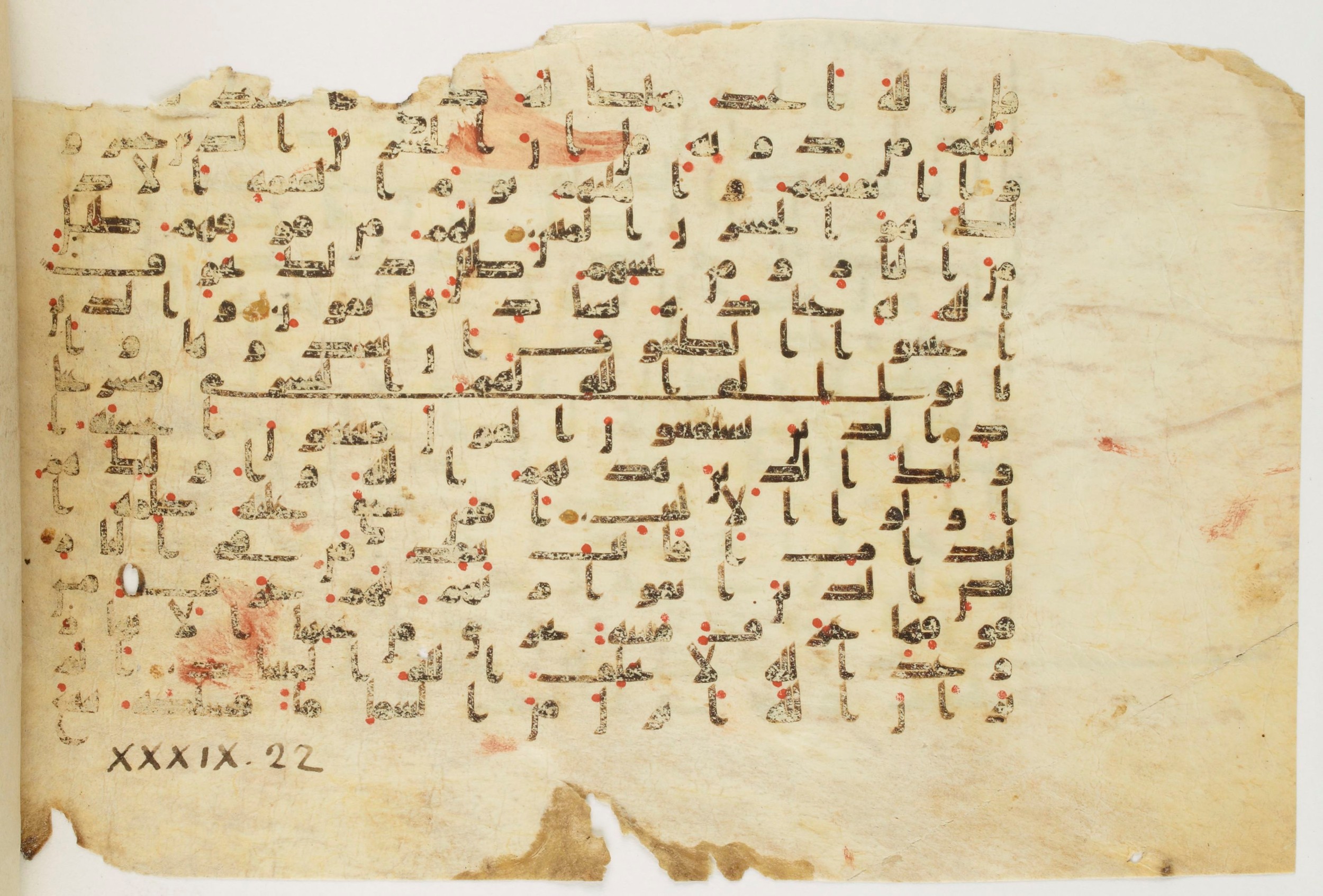 Paris, Bibliothèque nationale de France, Arabe 340 (f), in Kufic B.II script, showing Surah 39:17 from Mid 8th to Late 9th Century AD found in Fustat (Old Cairo), Egypt, currently housed at Bibliothèque nationale de France, Paris