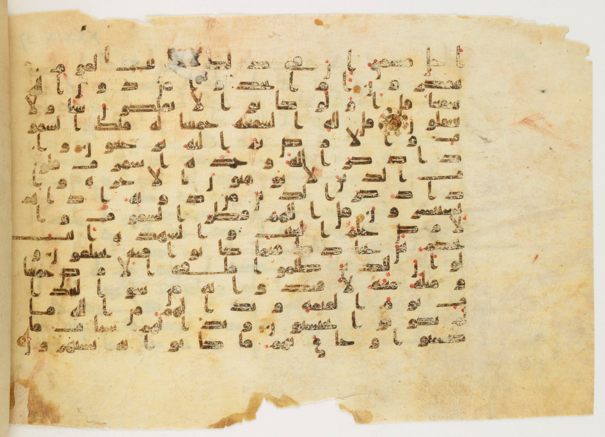 Paris, Bibliothèque nationale de France, Arabe 340 (f), in Kufic B.II script, showing Surah 39:46 from Mid 8th to Late 9th Century AD found in Fustat (Old Cairo), Egypt, currently housed at Bibliothèque nationale de France, Paris