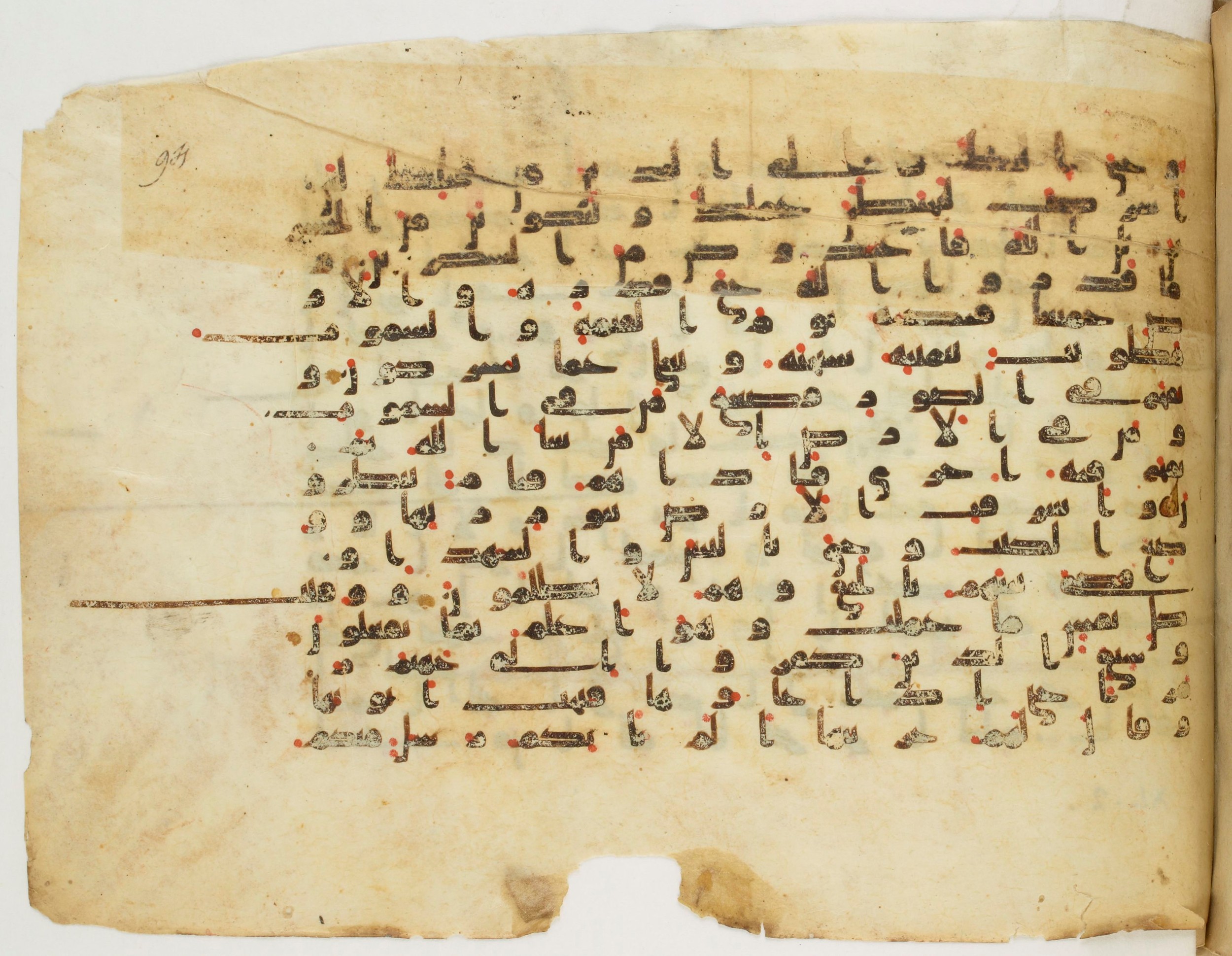 Paris, Bibliothèque nationale de France, Arabe 340 (f), in Kufic B.II script, showing Surah 39:69 from Mid 8th to Late 9th Century AD found in Fustat (Old Cairo), Egypt, currently housed at Bibliothèque nationale de France, Paris